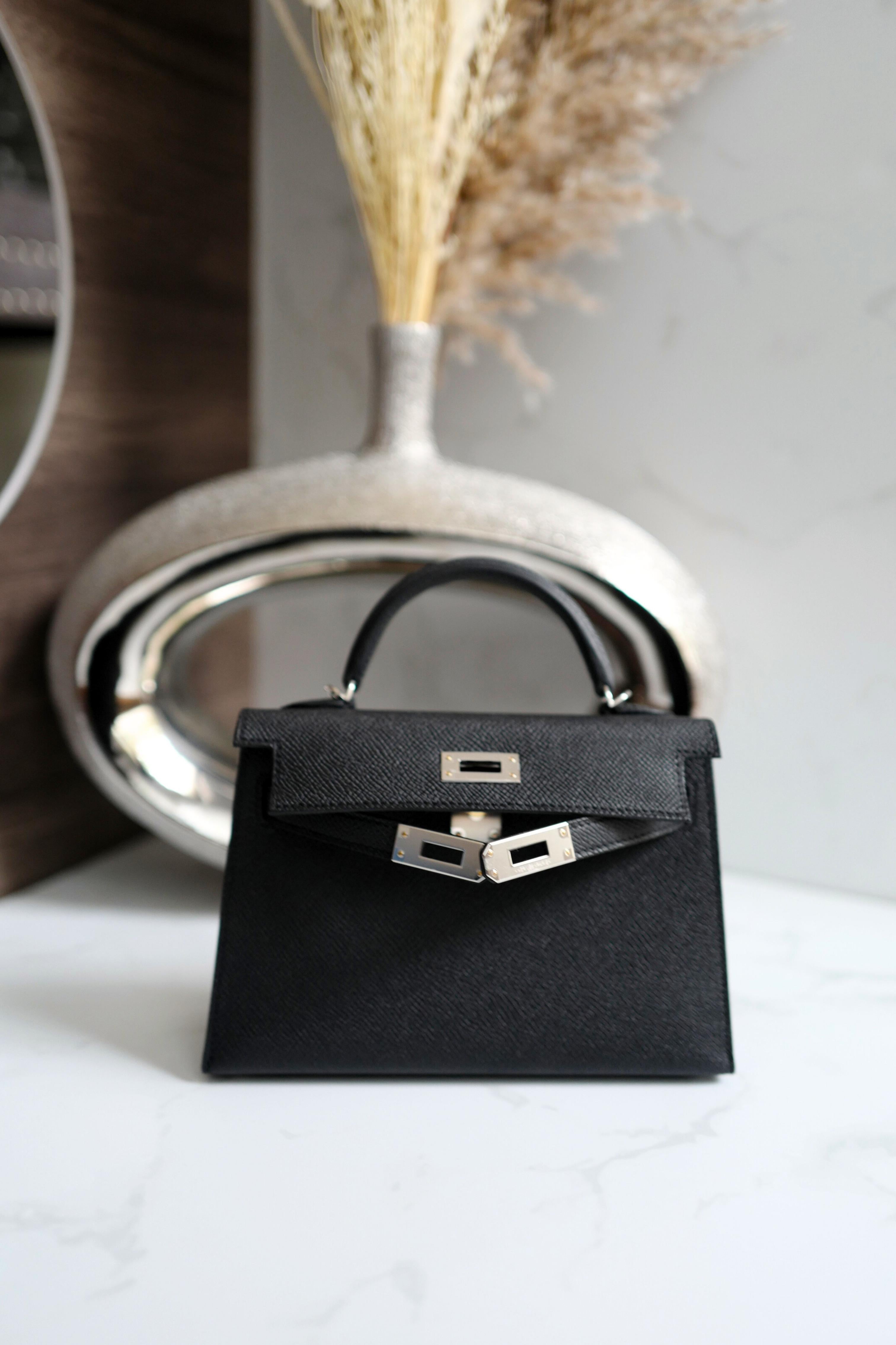 BNIB Hermes Mini Kelly Noir Nero Epsom Electrum Hardware Timbro K 2025 in vendita 12