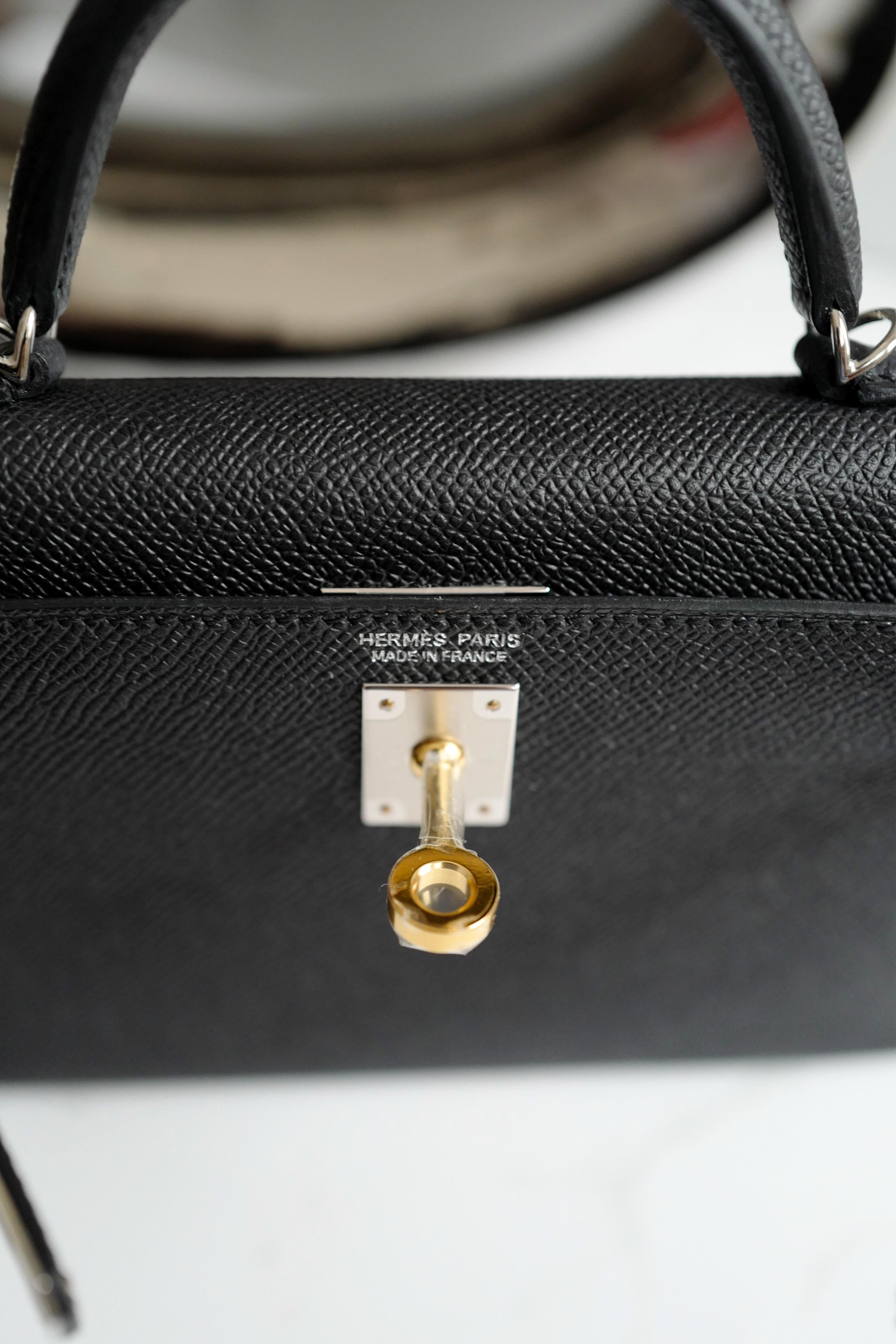 BNIB Hermes Mini Kelly Noir Nero Epsom Electrum Hardware Timbro K 2025 in vendita 13