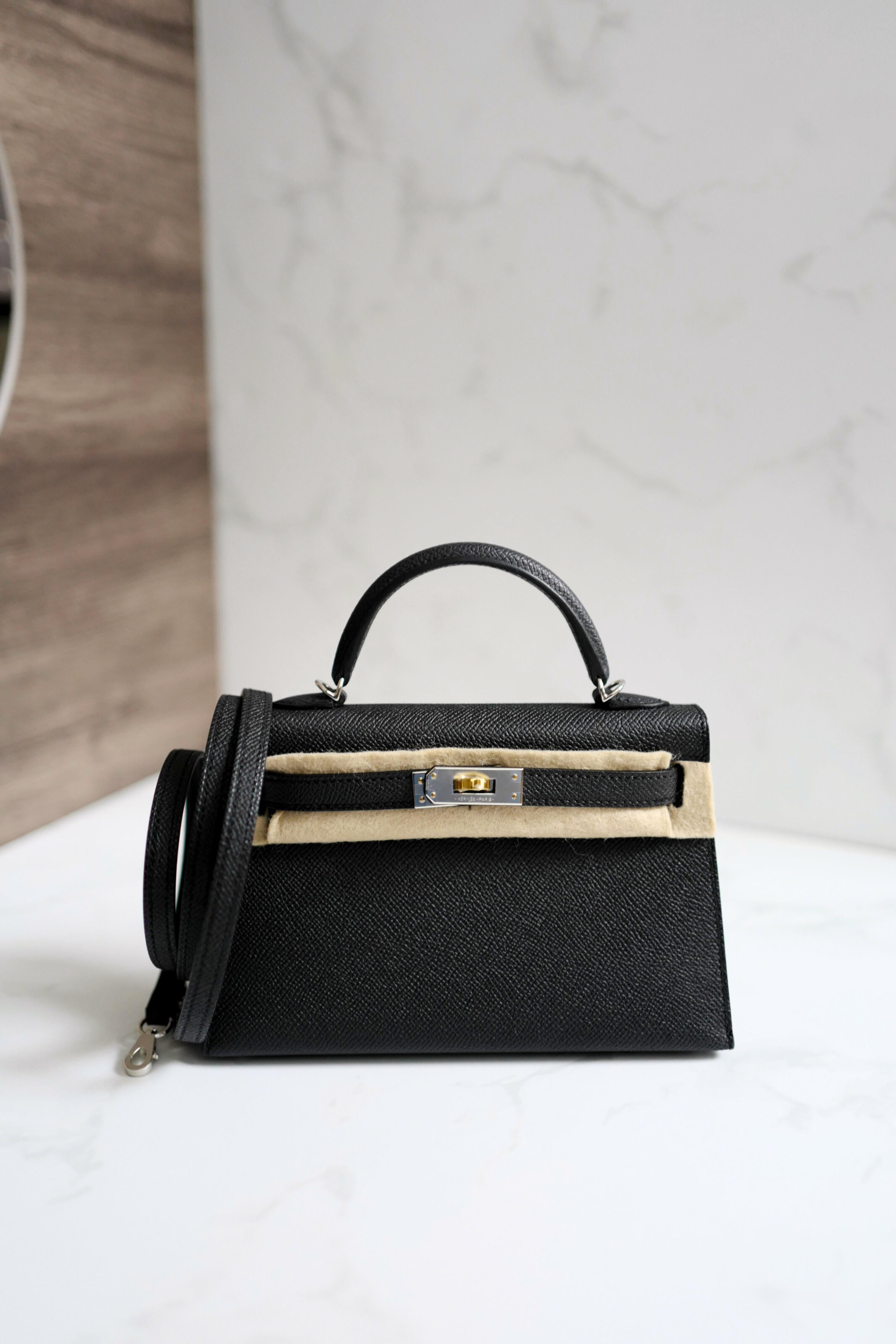 BNIB Hermes Mini Kelly Noir Nero Epsom Electrum Hardware Timbro K 2025 in vendita 1