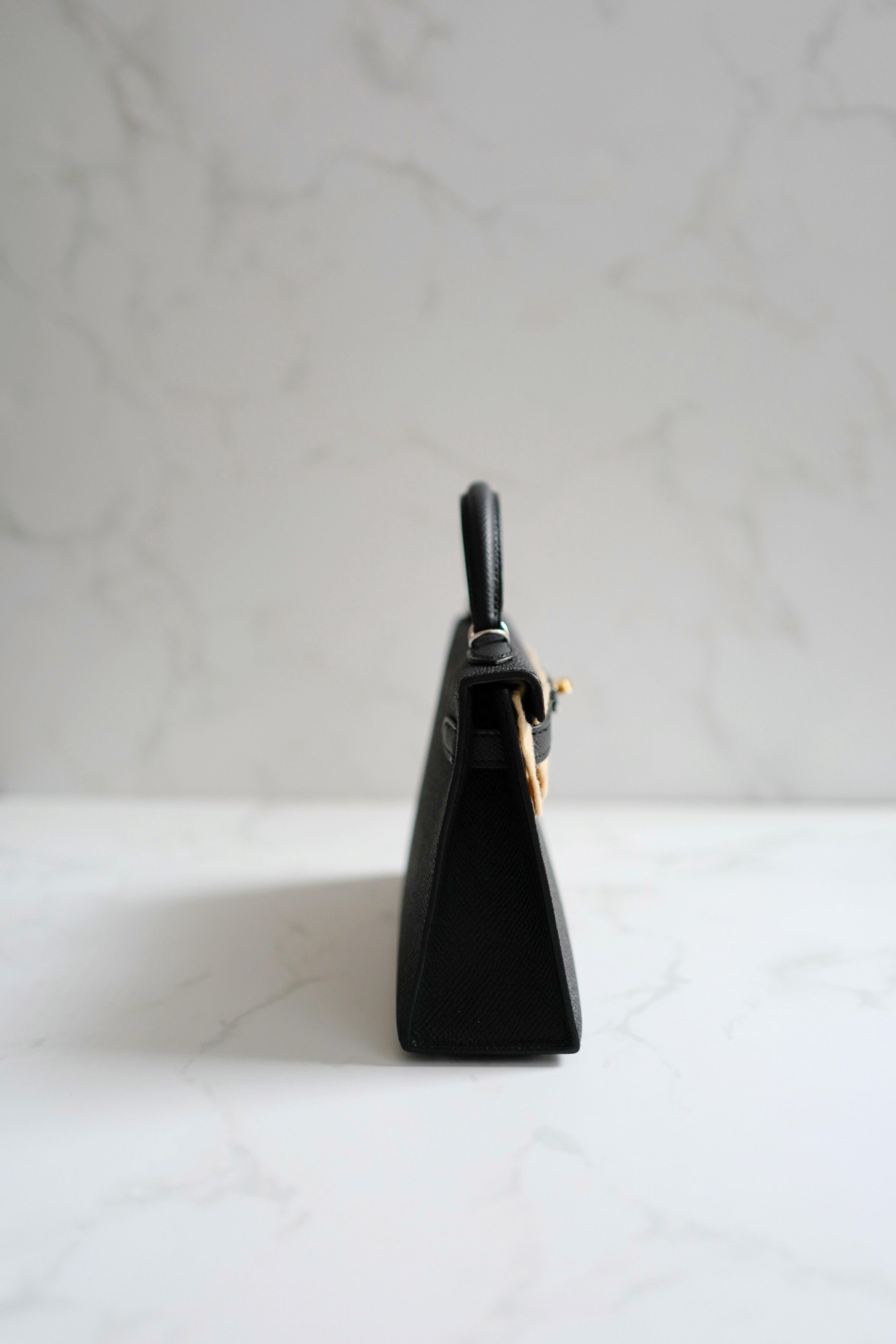 BNIB Hermes Mini Kelly Noir Nero Epsom Electrum Hardware Timbro K 2025 in vendita 2