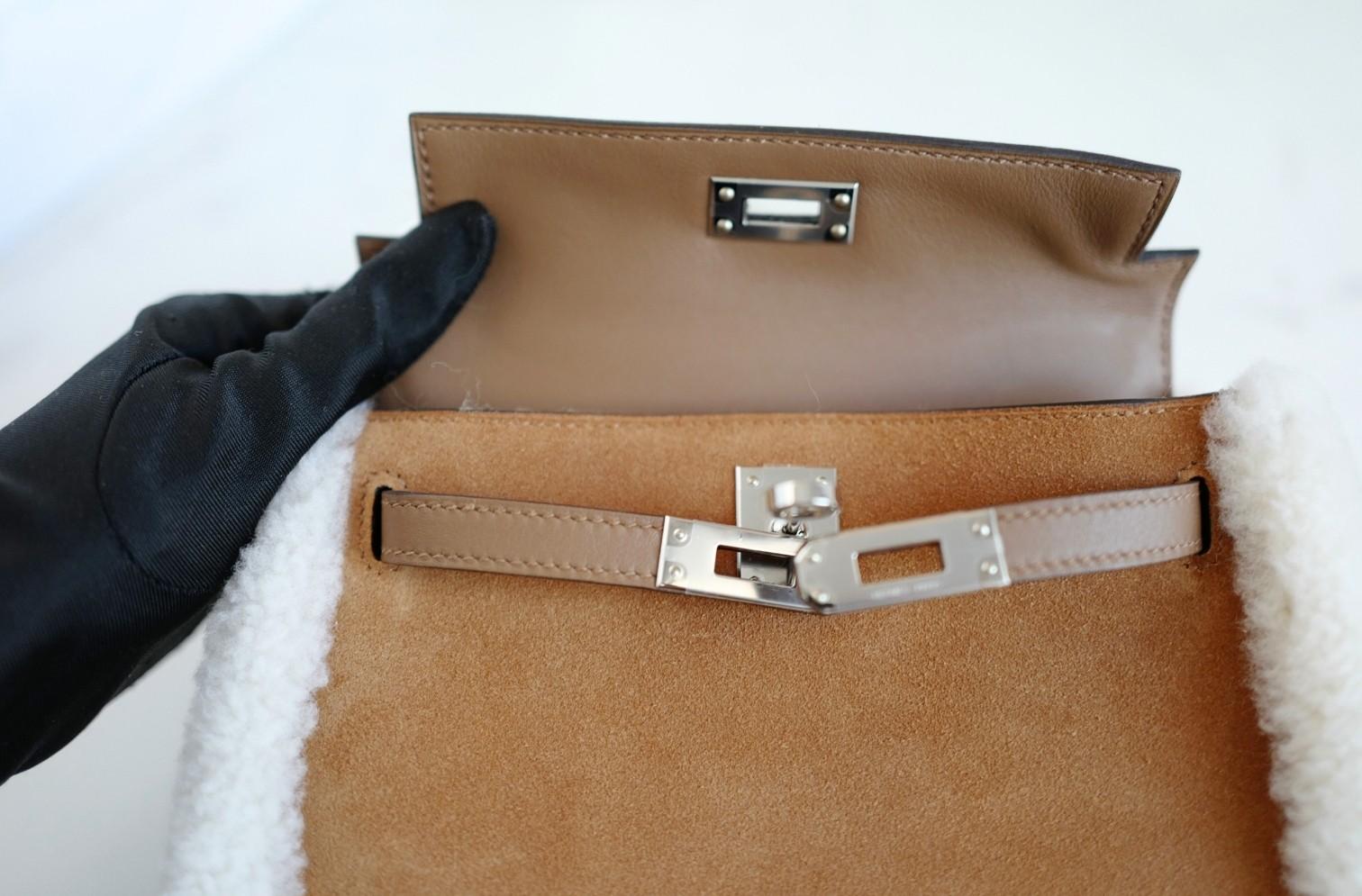 BNIB Hermès Mini Kelly Teddy Gold/Ecru/Alezan Shearling Suede Palladium Hardware in vendita 7