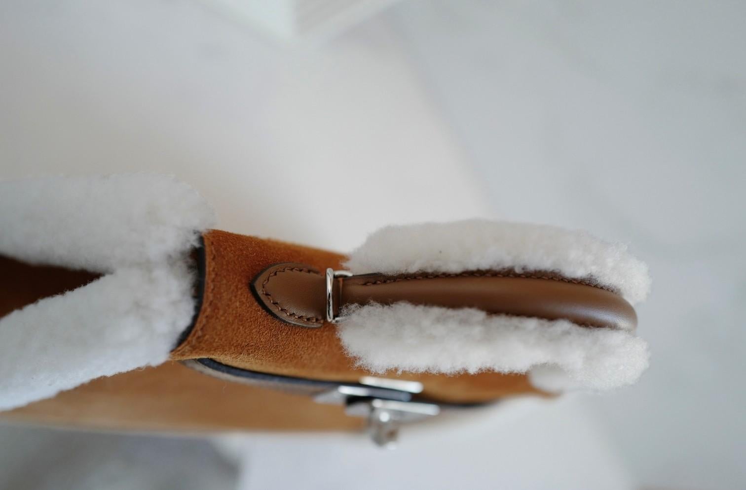 BNIB Hermès Mini Kelly Teddy Gold/Ecru/Alezan Shearling Suede Palladium Hardware in vendita 11