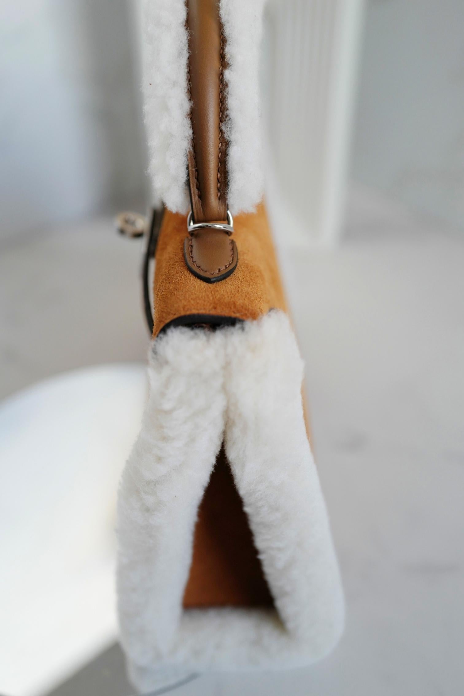 BNIB Hermès Mini Kelly Teddy Gold/Ecru/Alezan Shearling Suede Palladium Hardware in vendita 12