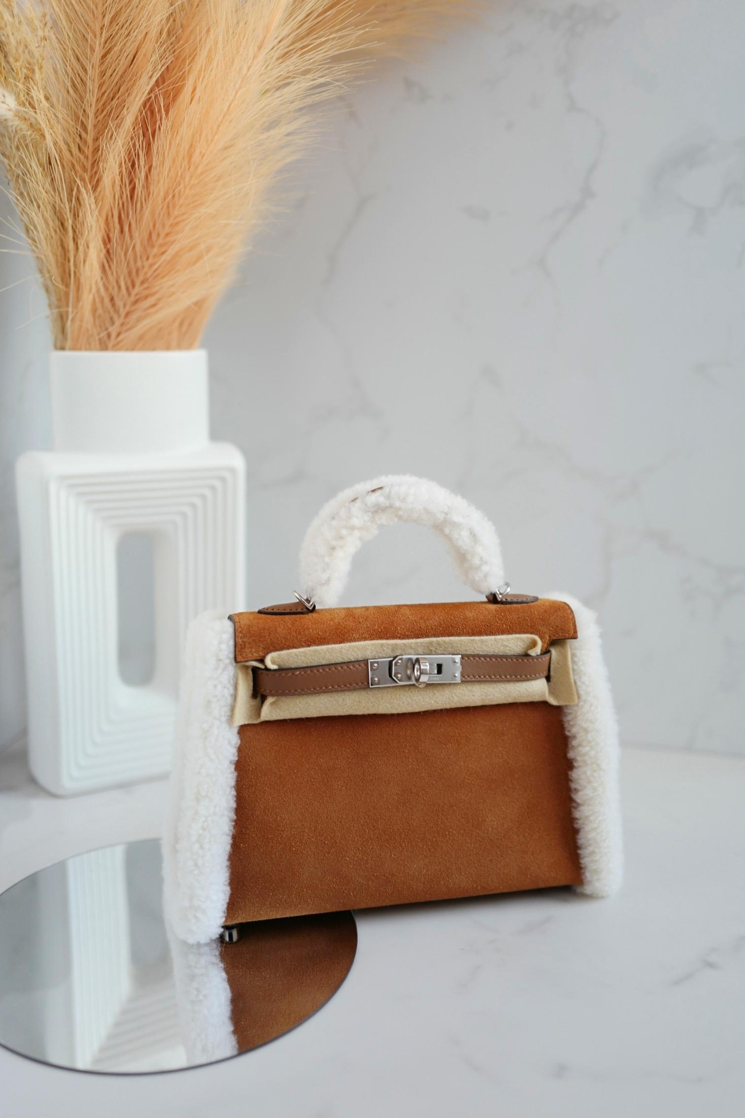 BNIB Hermès Mini Kelly Teddy Gold/Ecru/Alezan Shearling Suede Palladium Hardware in vendita 14