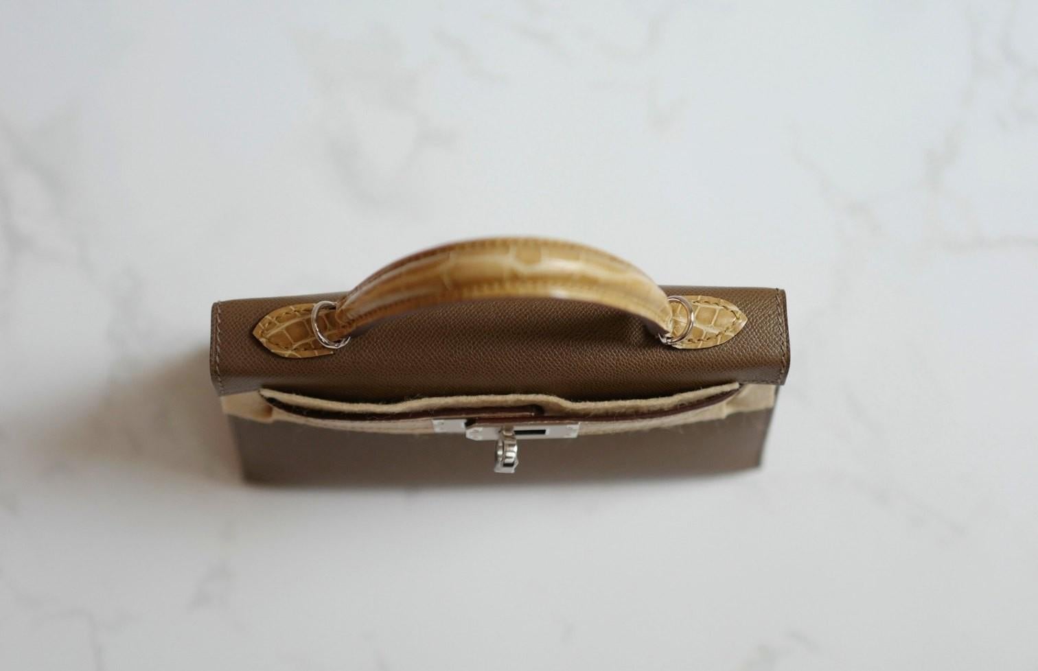 BNIB Hermes Mini Kelly touch Madame/Shiny Alligator in Etoupe Beige Sable PHW en venta 1