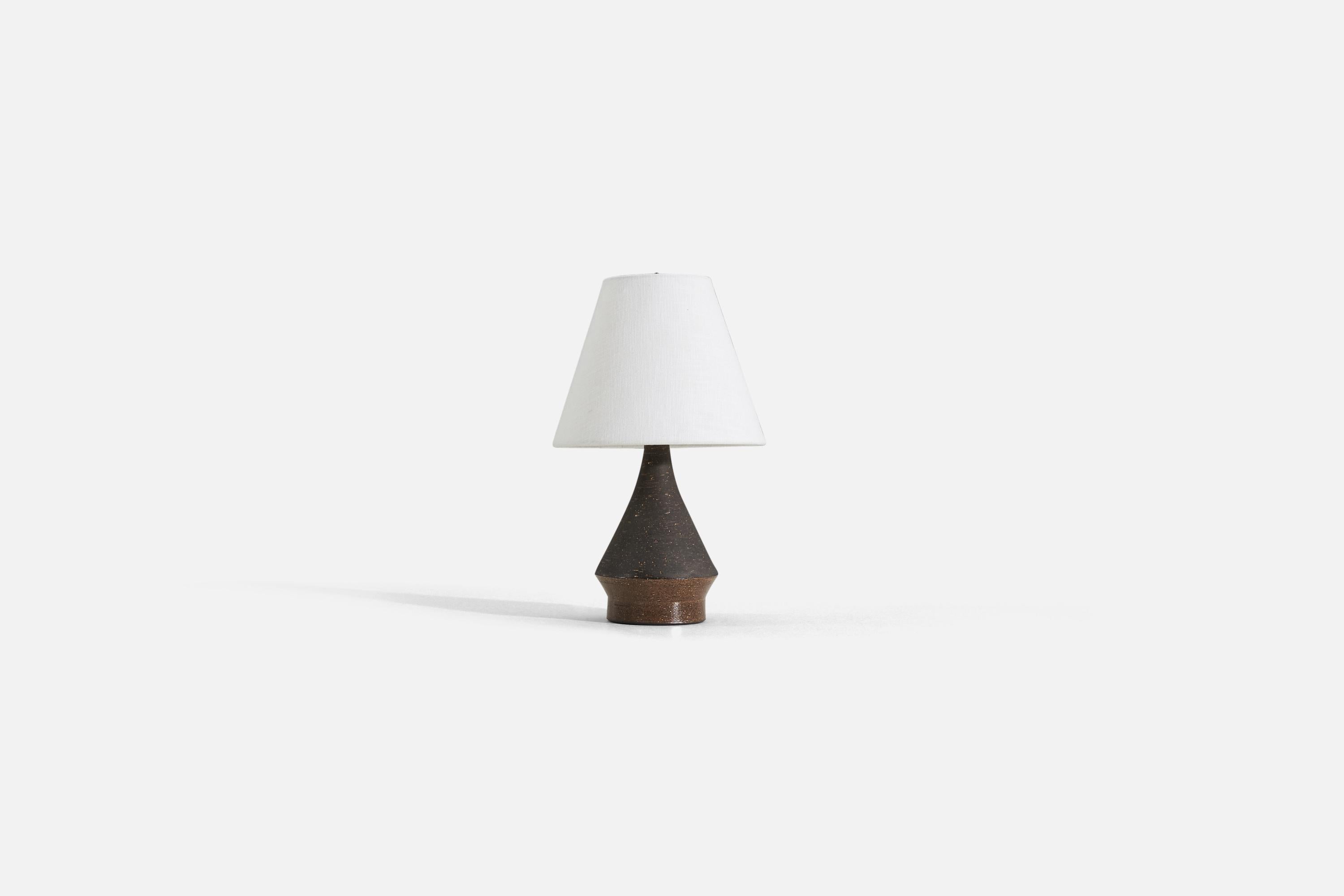 A brown glazed table lamp produced by Svensk form, designed by Bo Bergström.

Lampshade attached for illustration and is not included in purchase. Dimensions stated are without lampshade.
Measurements listed are of lamp.
Shade : 4 x 8 x