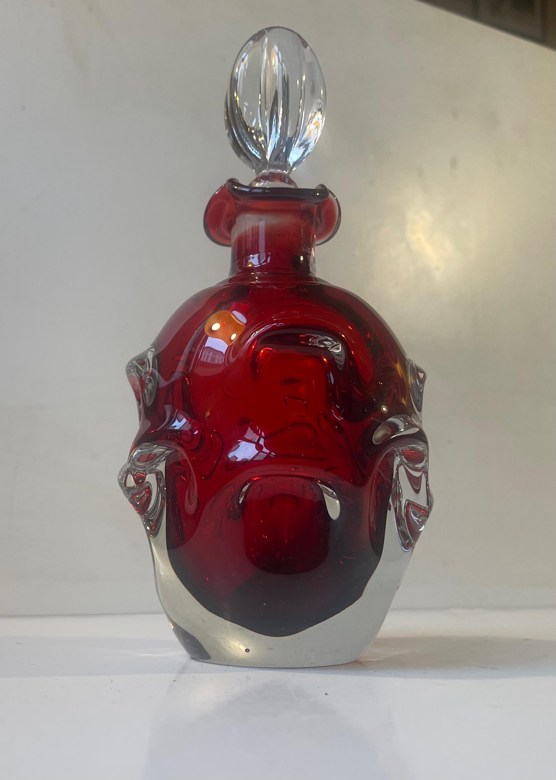 Bo Borgström Ruby Red Abstract Glass Decanter for Aseda Sweden, 1960s In Good Condition For Sale In Esbjerg, DK