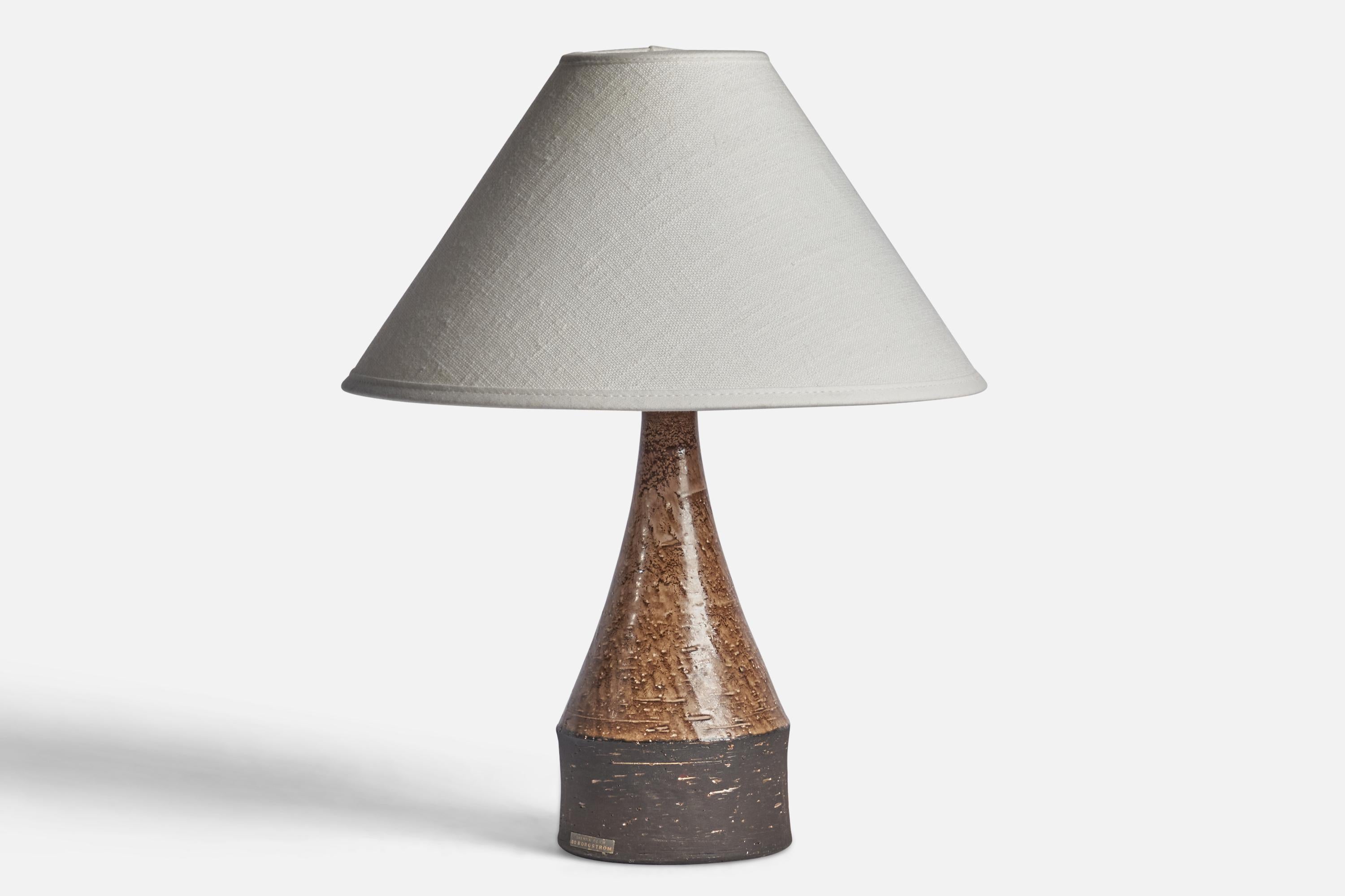 A brown-glazed table lamp designed and produced by Bo Borgström, Sweden, 1960s.

Dimensions of Lamp (inches): 9.25” H x 3.55 Diameter
Dimensions of Shade (inches): 2.5” Top Diameter x 10” Bottom Diameter x 5.5