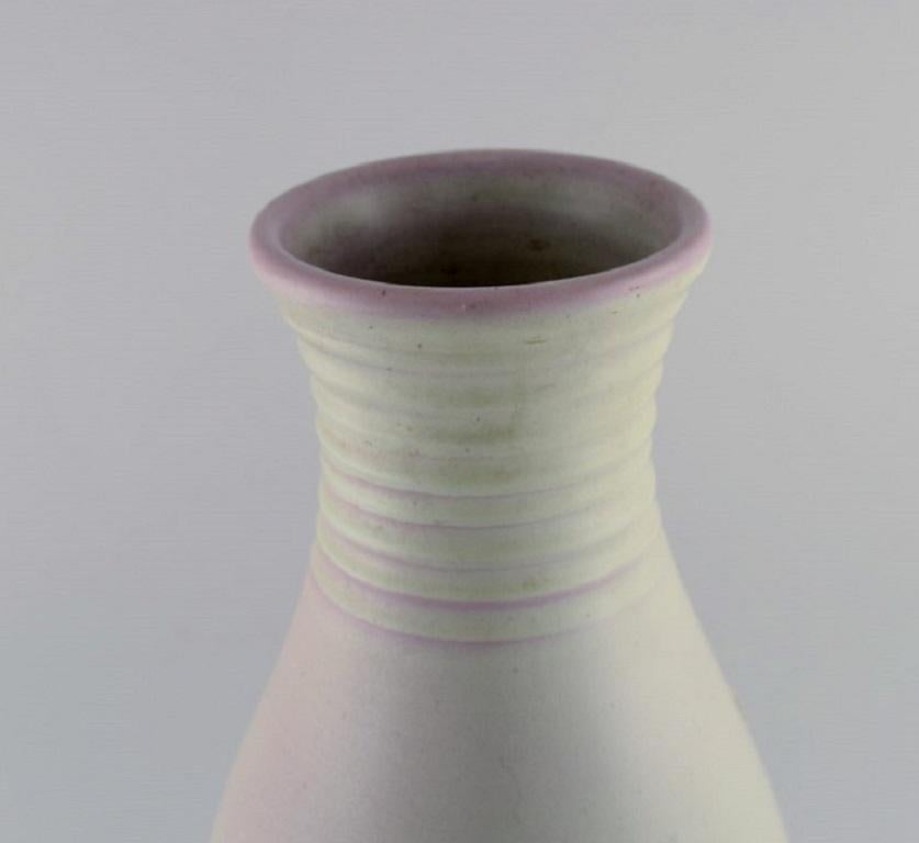 Bo Fajans, Sweden, Large Vase in Glazed Ceramics, Grooved Design, 1960s In Excellent Condition For Sale In Copenhagen, DK