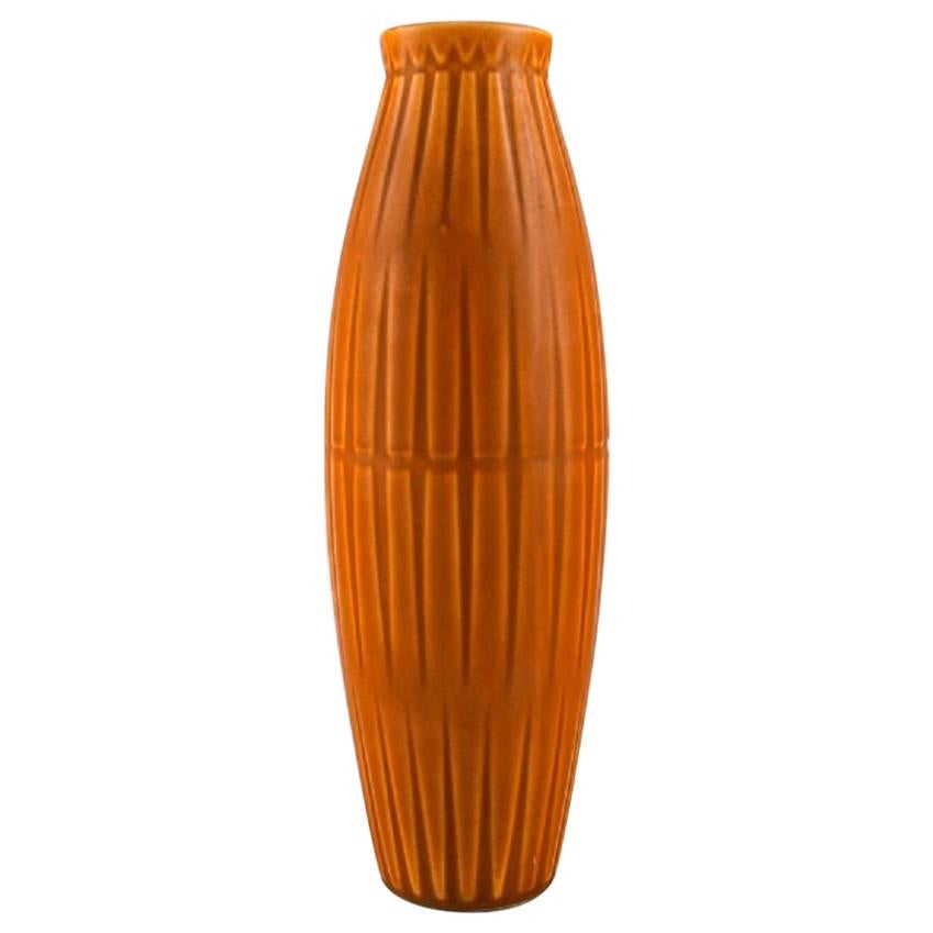 Bo Fajans, Svezia, Vaso in ceramica smaltata con corpo a coste, anni '60-'70