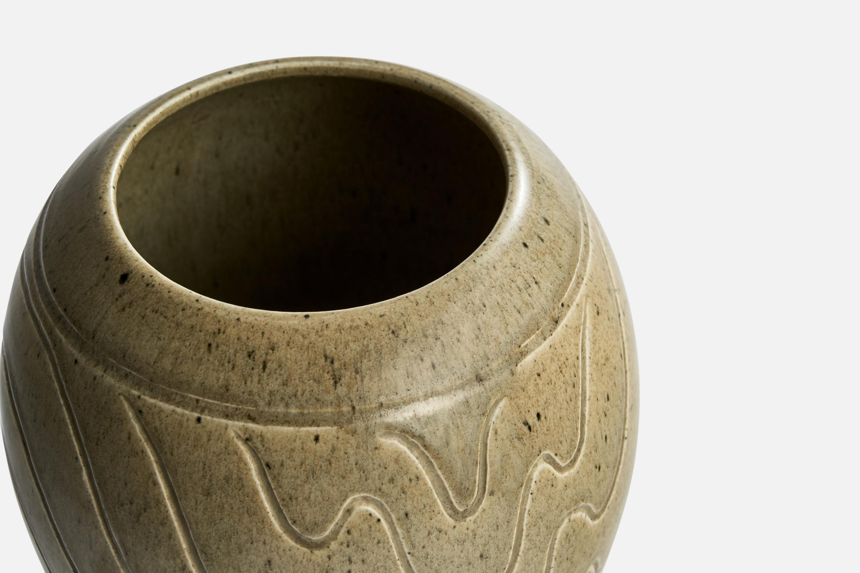 Bo Fajans, Vase, Ceramic, Sweden, 1940s In Good Condition For Sale In High Point, NC