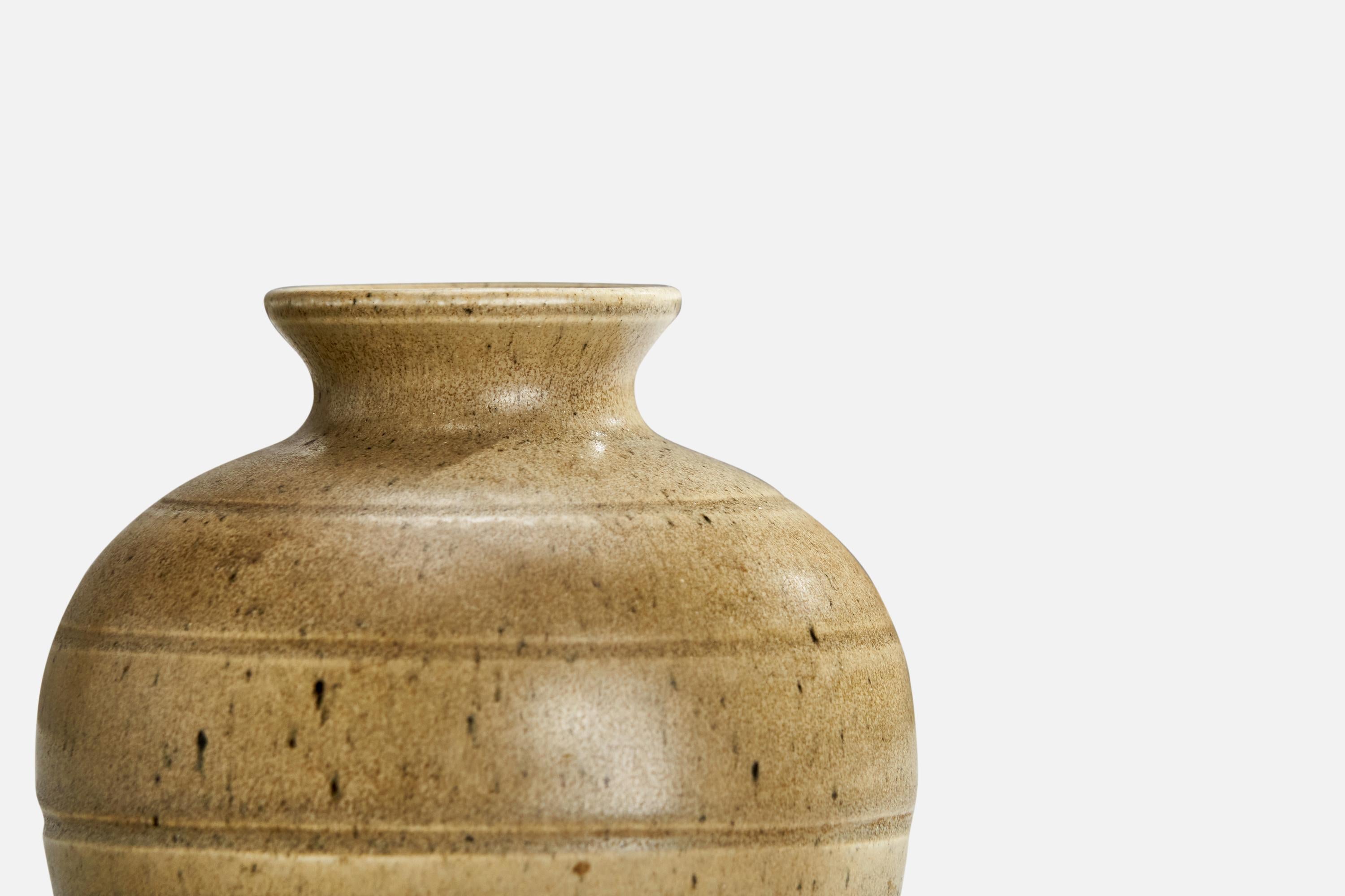 Bo Fajans, Vase, Ceramic, Sweden, 1940s In Good Condition For Sale In High Point, NC