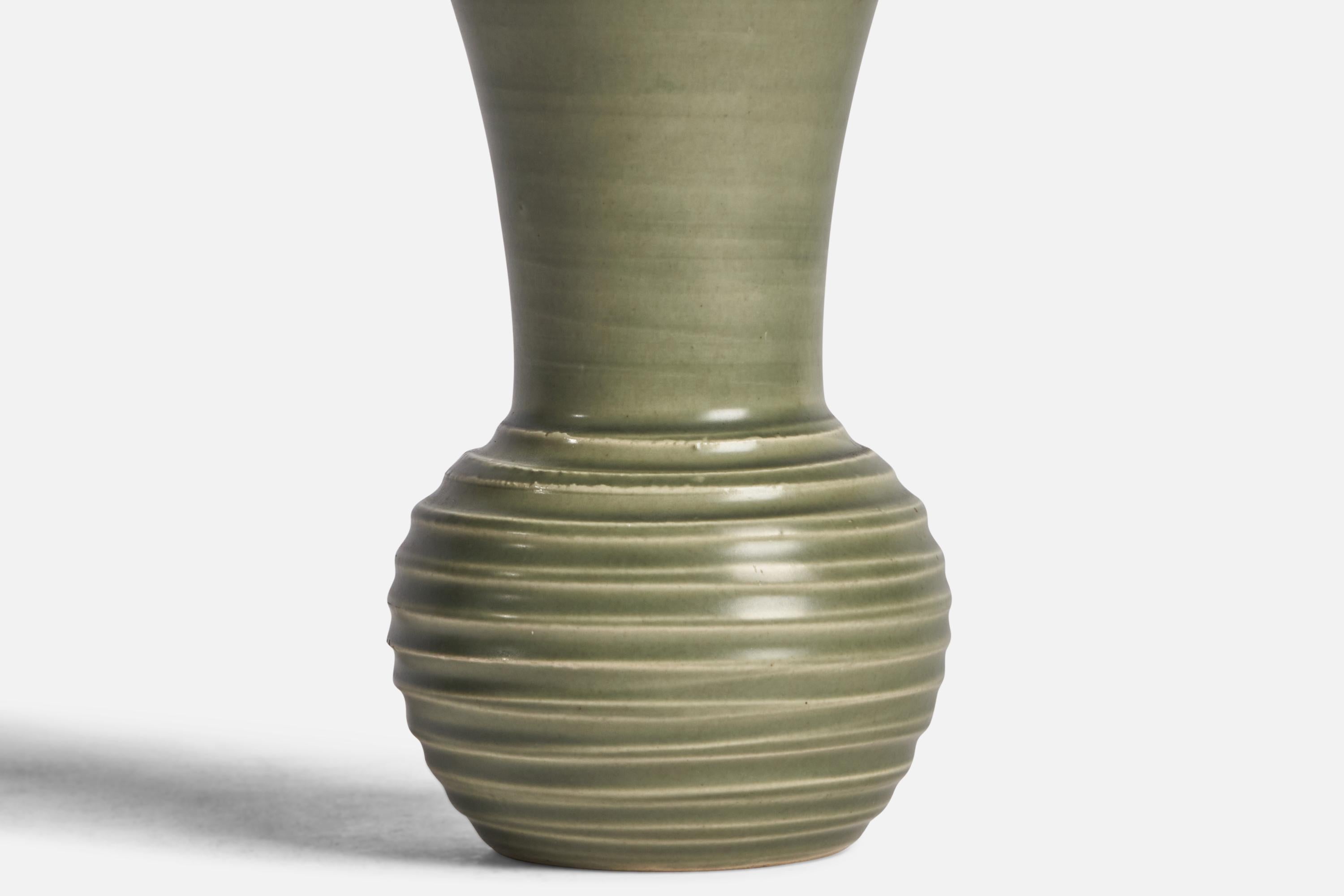 Bo Fajans, Vase, Earthenware, Sweden, 1940s In Good Condition For Sale In High Point, NC