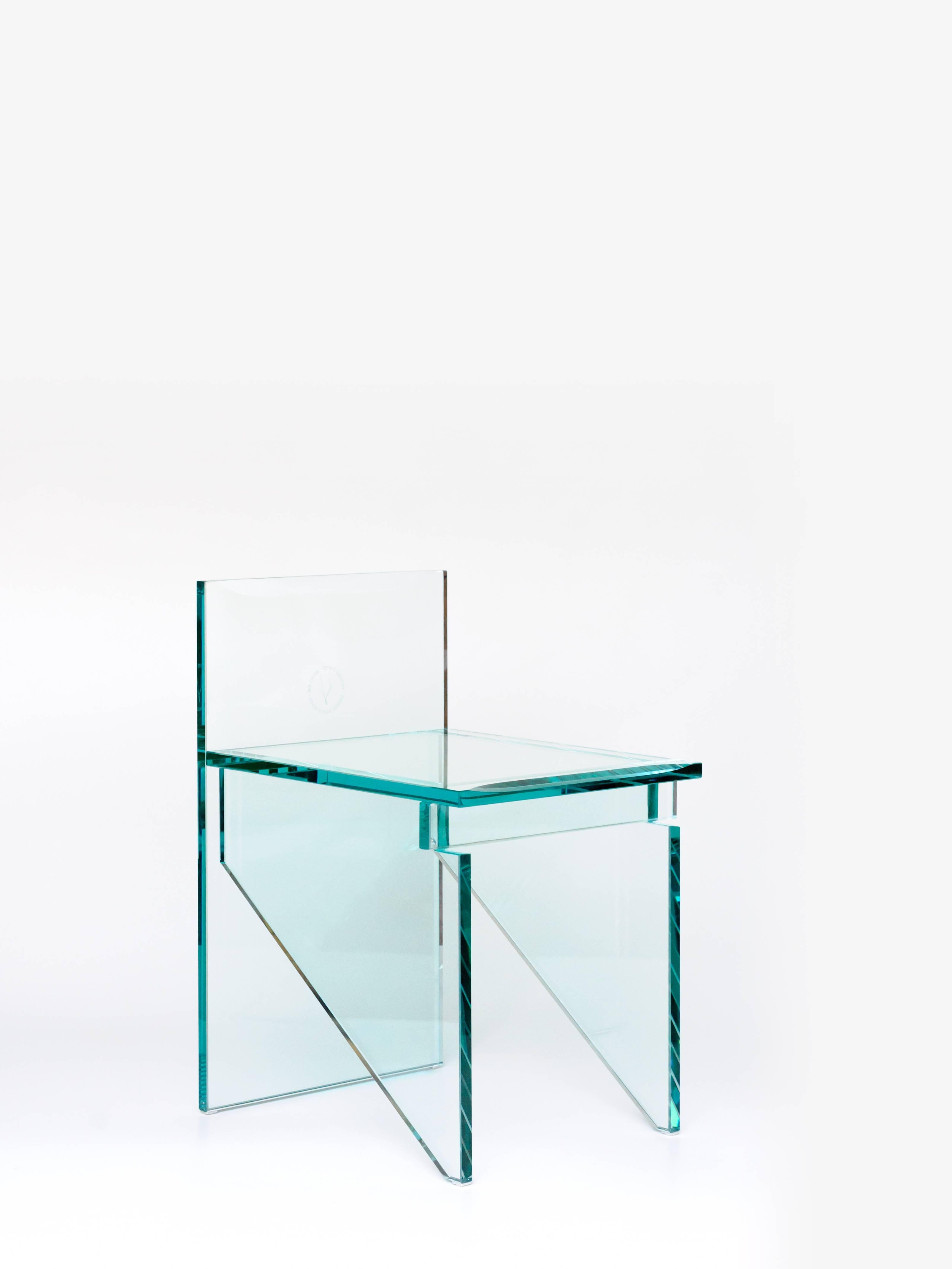 Contemporary Bo glass chair edition 2012 by Paulo Alves

Handmade

Dimenions: 40 cm W 47 cm D 64.5 cm H

43 kg.