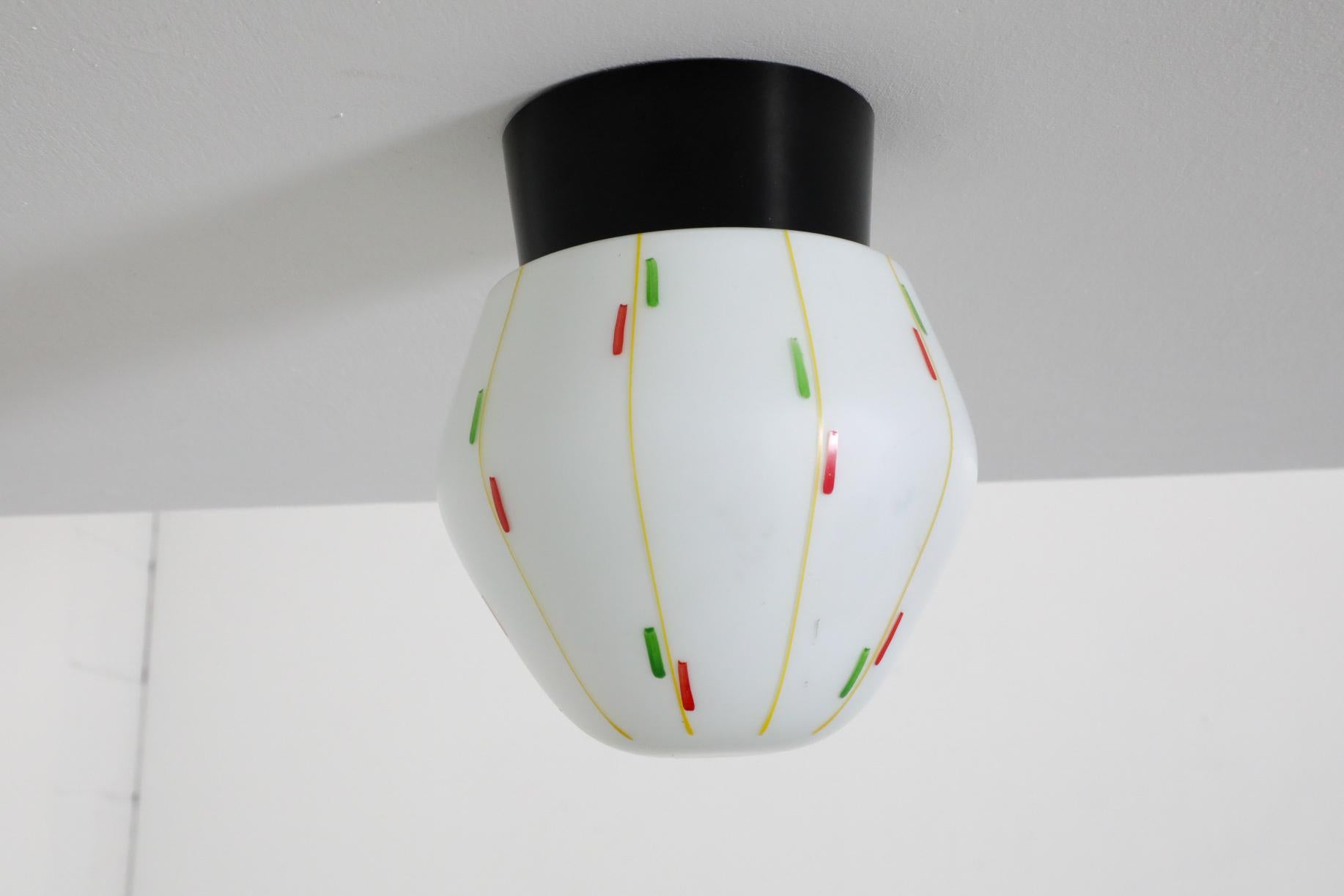 Vetro lattimo Bo-Niko 1960 Sconce in vetro al latte con grafica stampata multicolore in vendita
