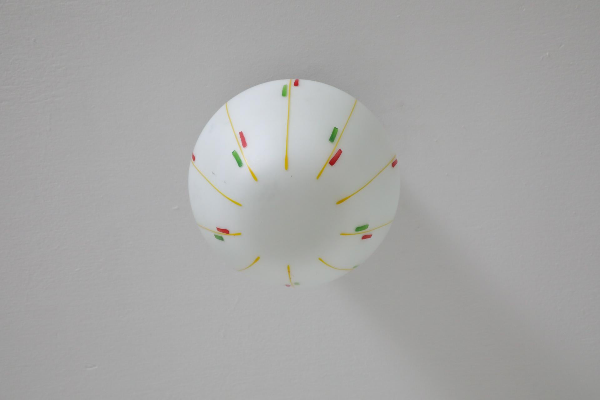 Bo-Niko 1960 Sconce in vetro al latte con grafica stampata multicolore in vendita 1