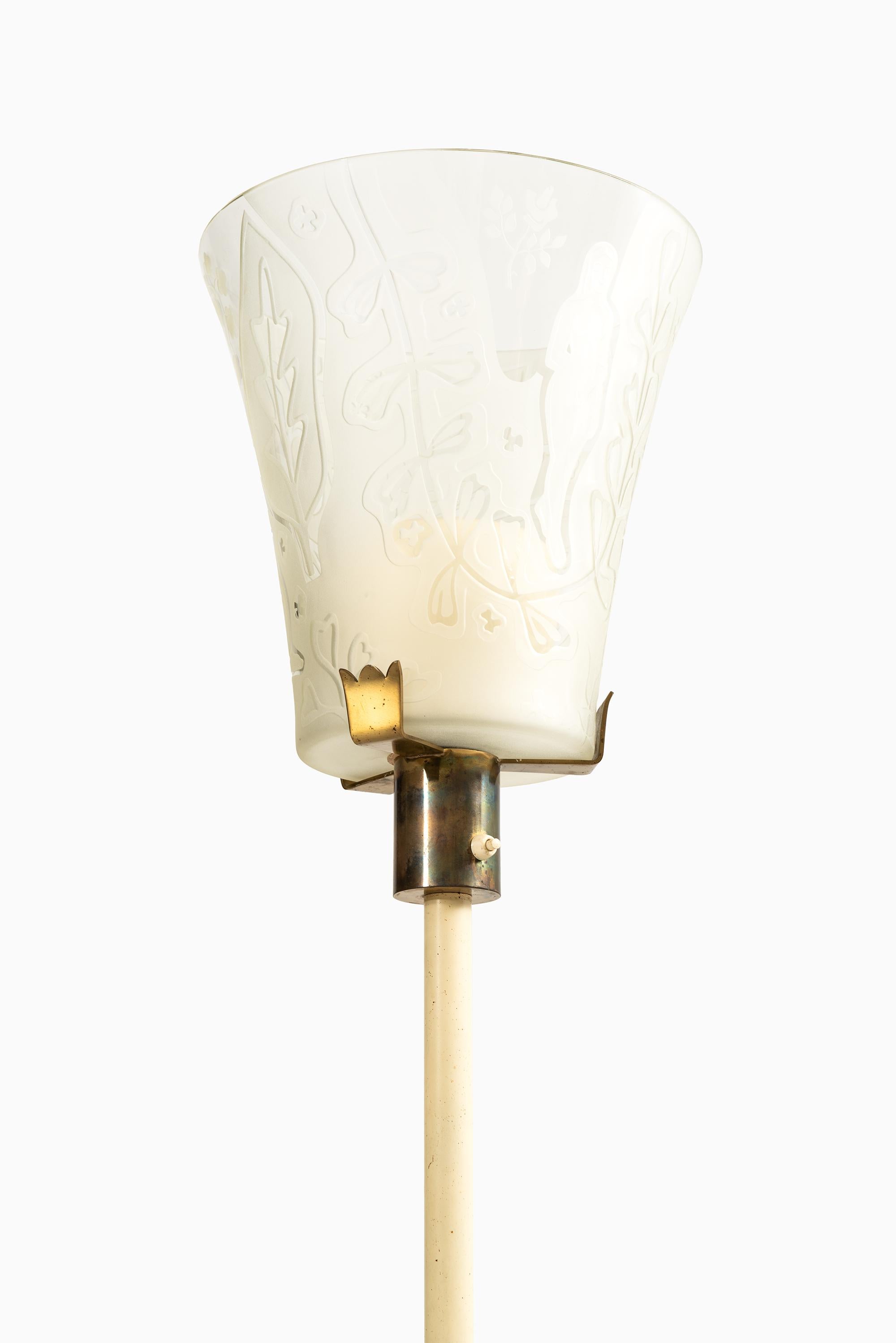 Very rare floor lamp designed by Bo Notini. Produced by Glössner & Co. in Sweden.