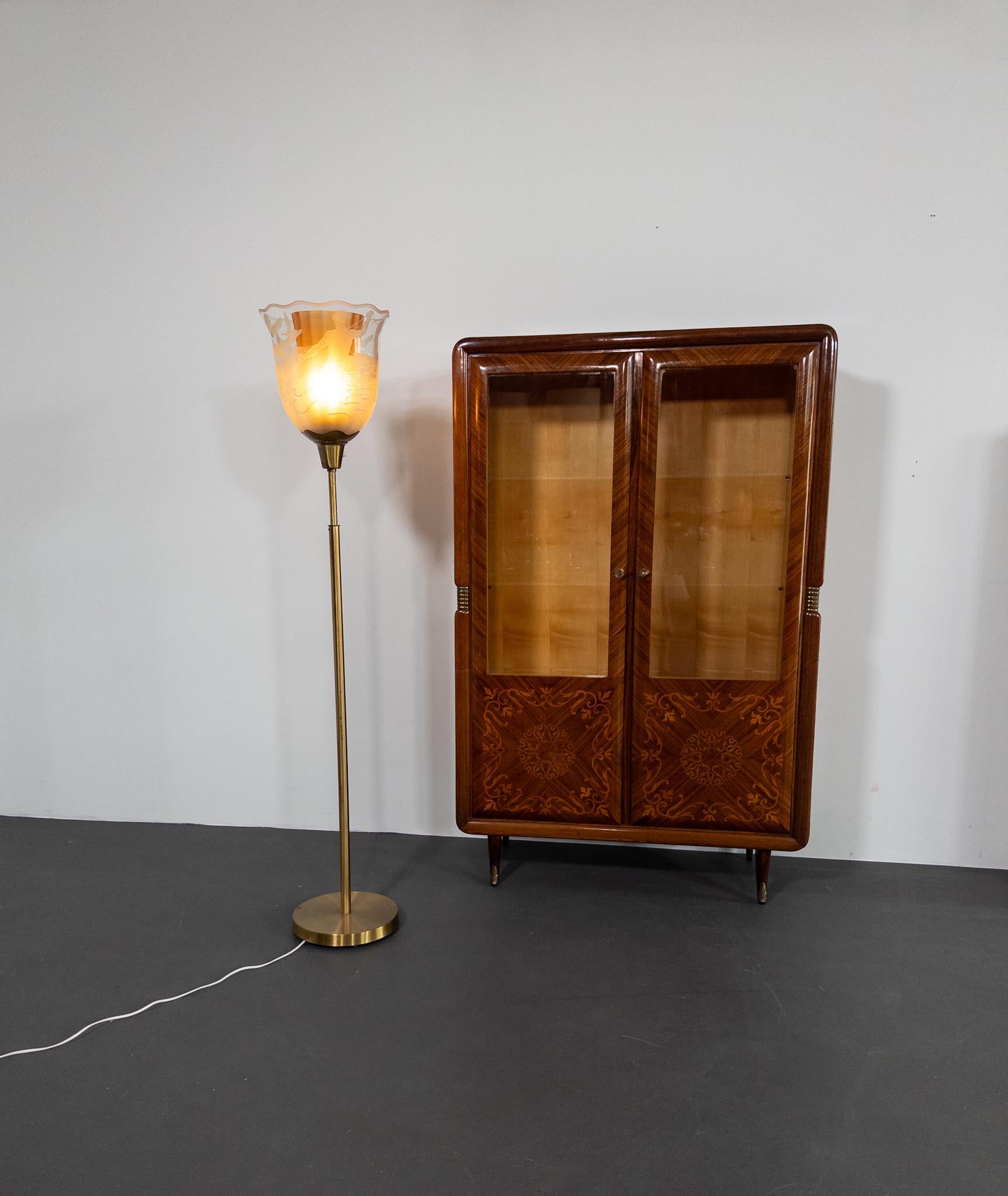 Bo Notini para Glössner - Lámpara de pie de vidrio grabado y latón, Suecia, c. 1940 Escandinavo moderno en venta