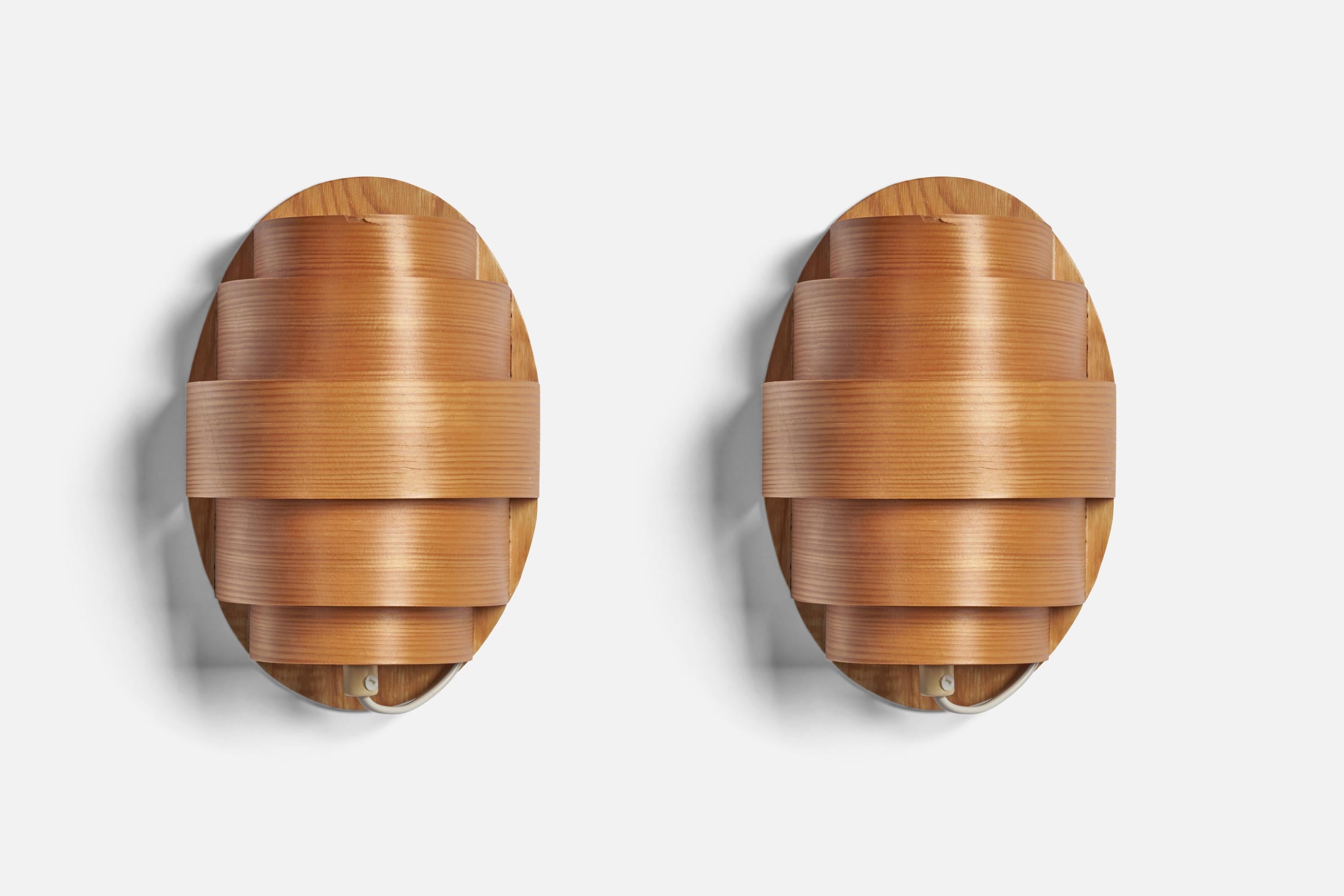 Bo Paulsson, Wall Lights, Moulded Pine-Veneer, Sweden, 1970s In Good Condition For Sale In High Point, NC
