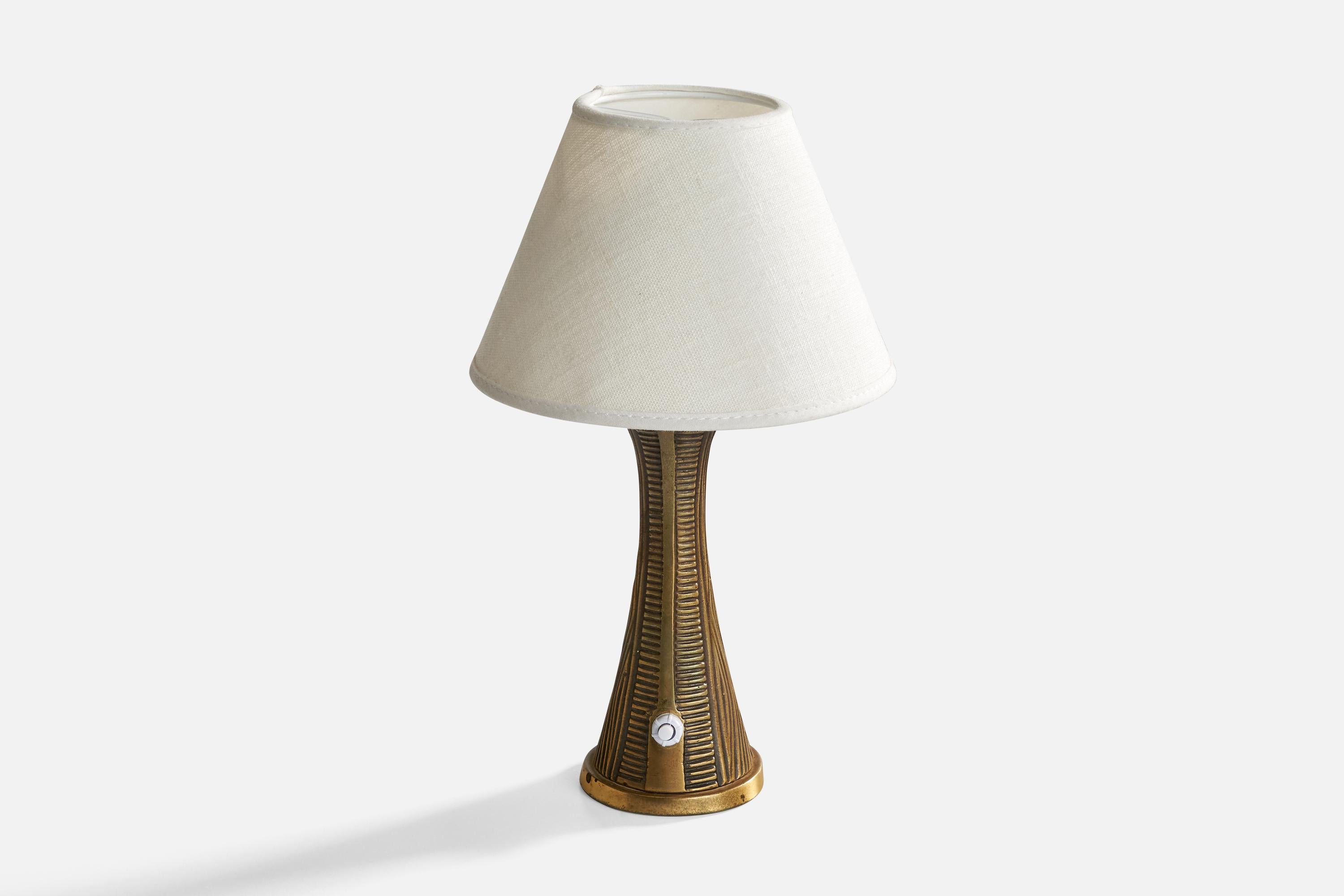 Lampada da tavolo in ottone disegnata da Bo Råman e prodotta da ASEA, Svezia, anni '50 circa.

Dimensioni della lampada (pollici): 8,4