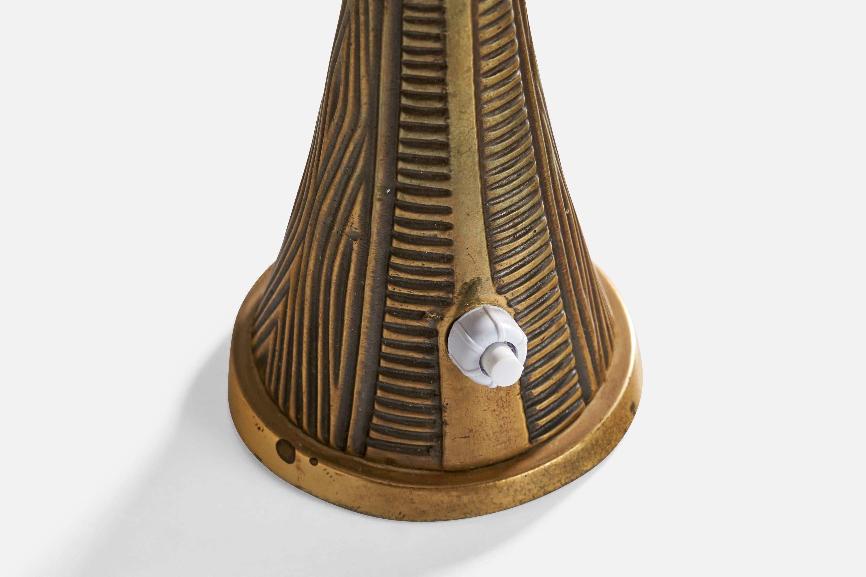 Svedese Bo Råman, Lampada da tavolo, Ottone, Svezia, anni '50 in vendita