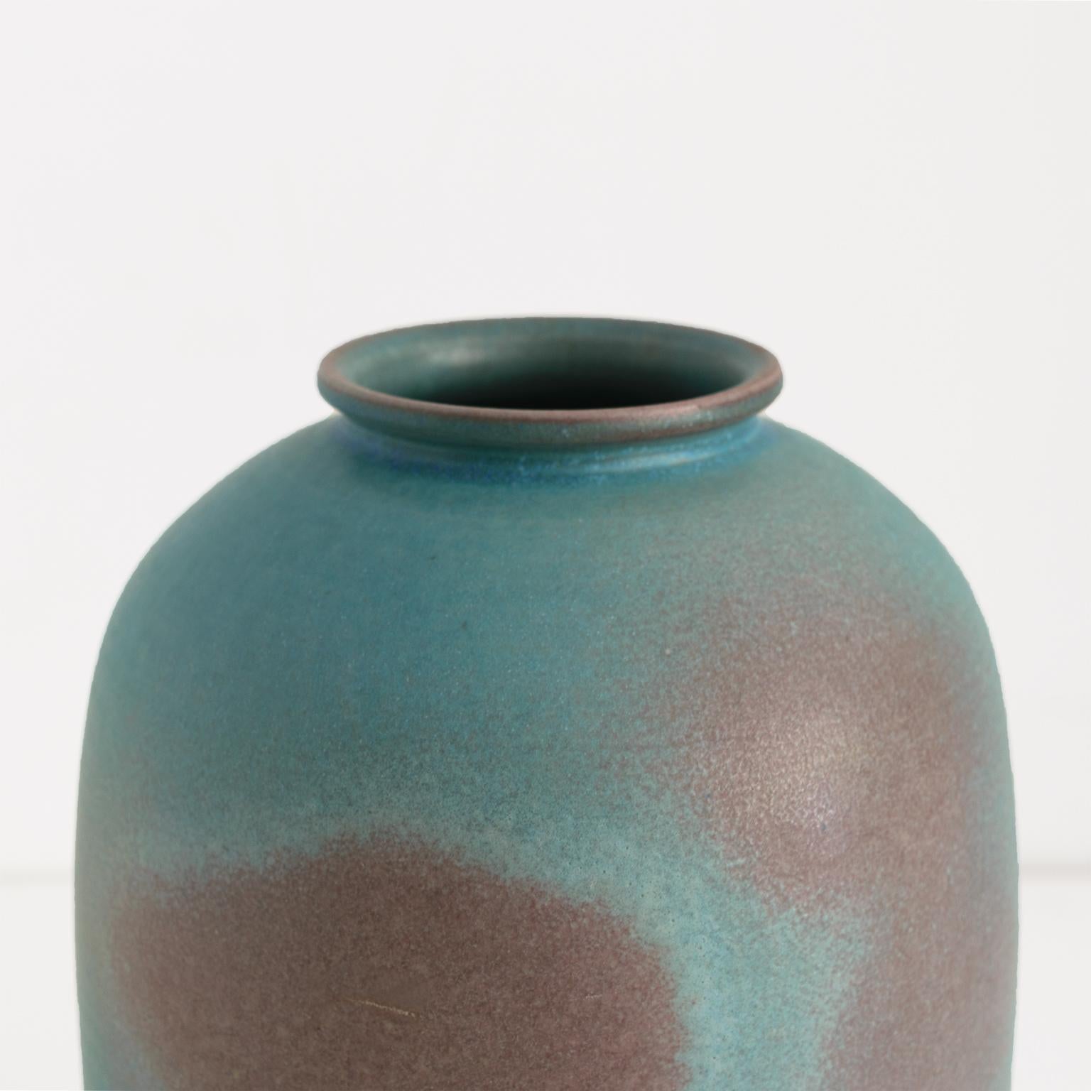 BO SCULLMAN unique vase in stoneware from his own workshop, glazed in muted turquoise and violet glazes, Signed on bottom “Bo Scullman”, circa 1990
Measures: Height 11”, diameter 7”.