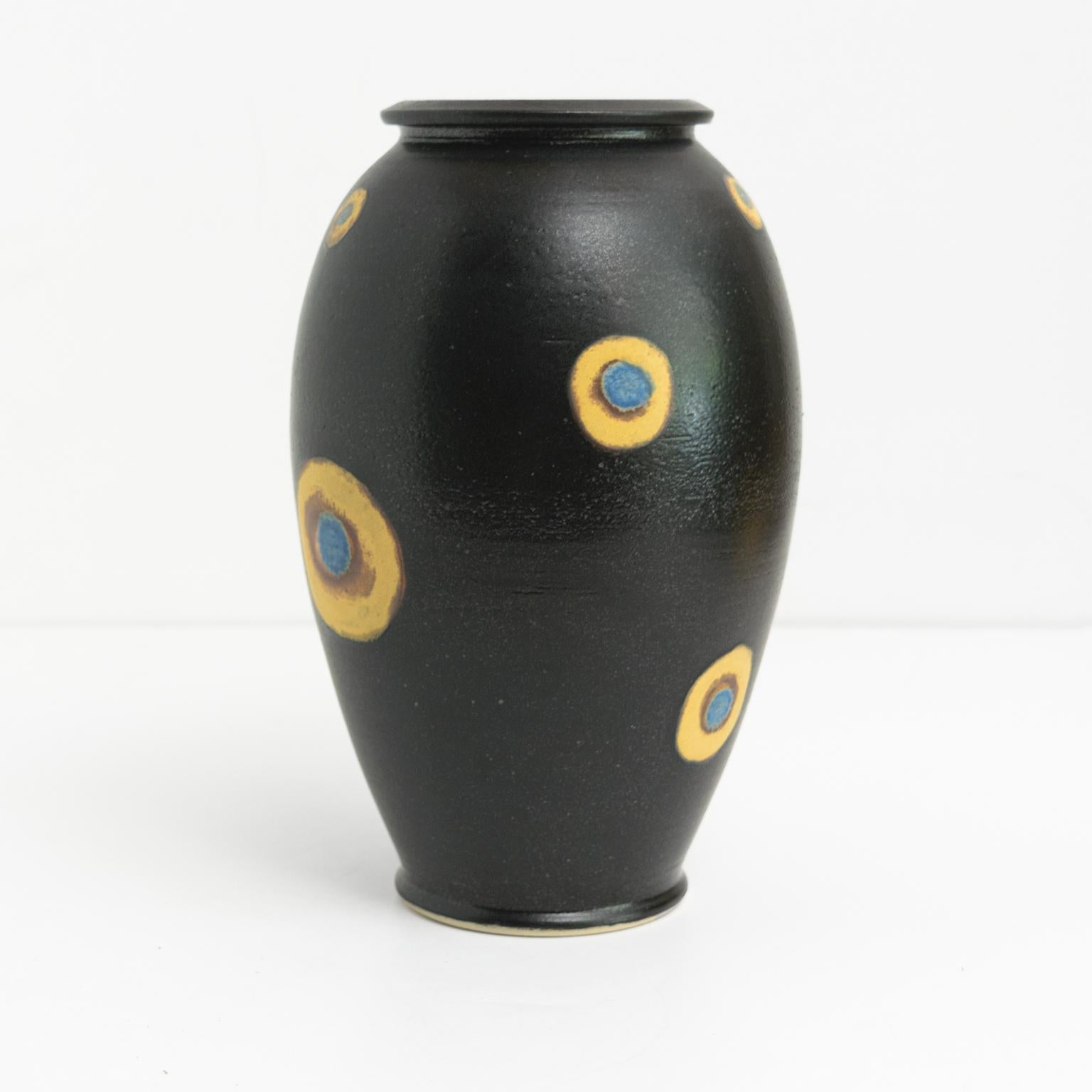 BO Scullman unique vase in stoneware from his own workshop, glazed in black with yellow and blue decorations, signed on bottom “Bo Scullman”. Made in Sweden, circa 1990.

Measures: Height: 10”, diameter 6”.