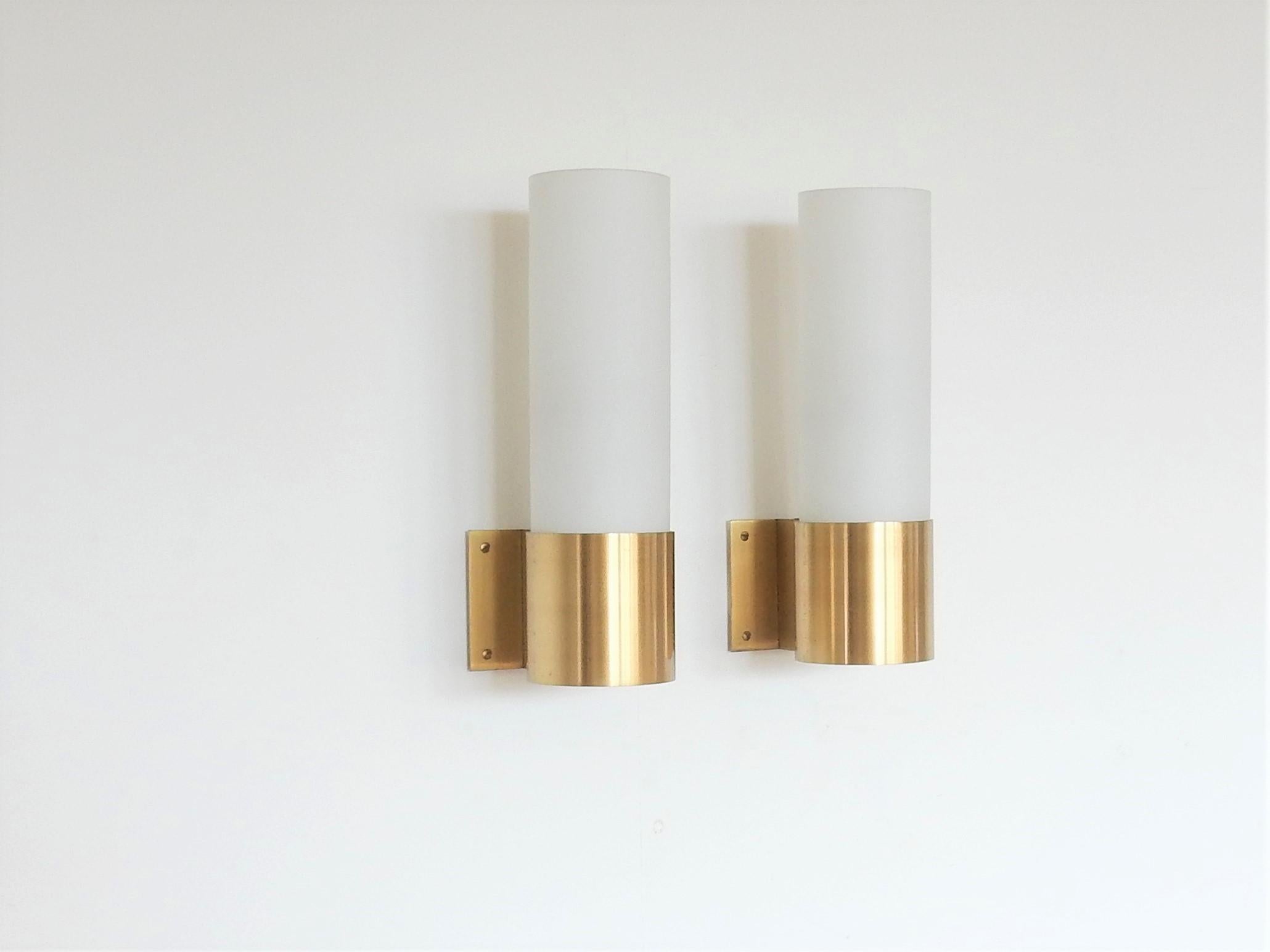 This beautiful and timeless wall lamp was designed by Professor Jørgen Bo for Fog & Mørup in Denmark in the late 1960s. It has a matte copper base with an opaline glass shade that gives a pleasant warm lightning. We have 3 of these lamps available