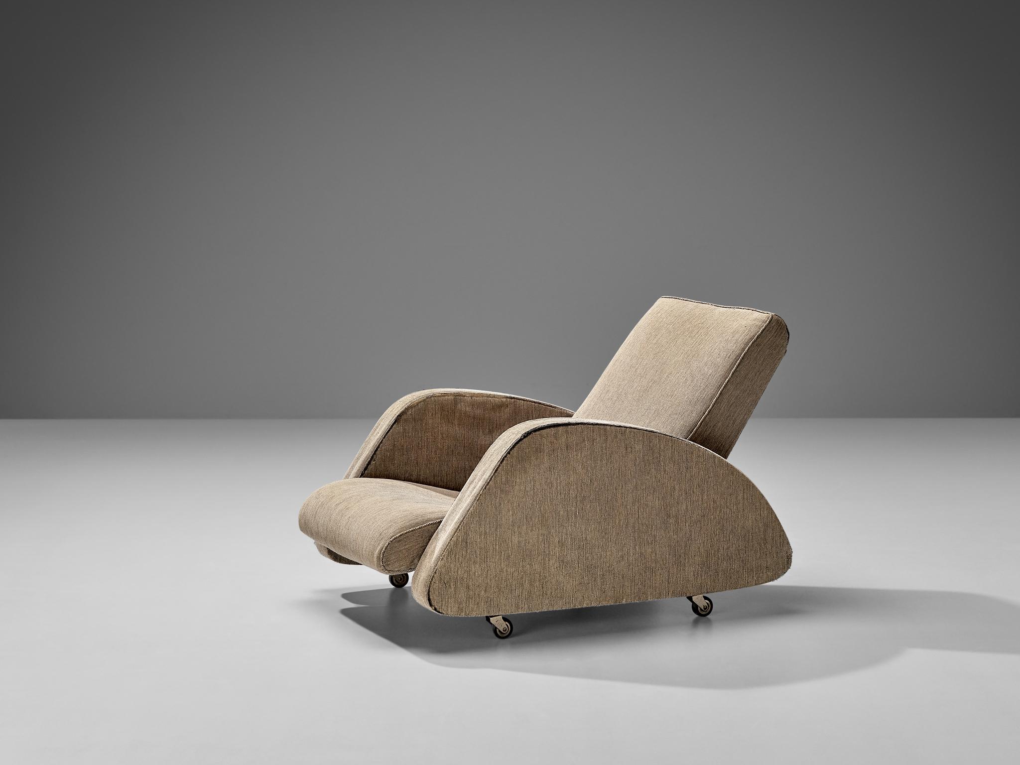 Bo Wretling for Otto Wretling, lounge chair, fabric, metal, Sweden, 1930s

This Finnish-Modern armchair is designed in the thirties by Bo Wretling and crafted by the craftsman Otto Wretling. The design features a seat that is gracefully curved into