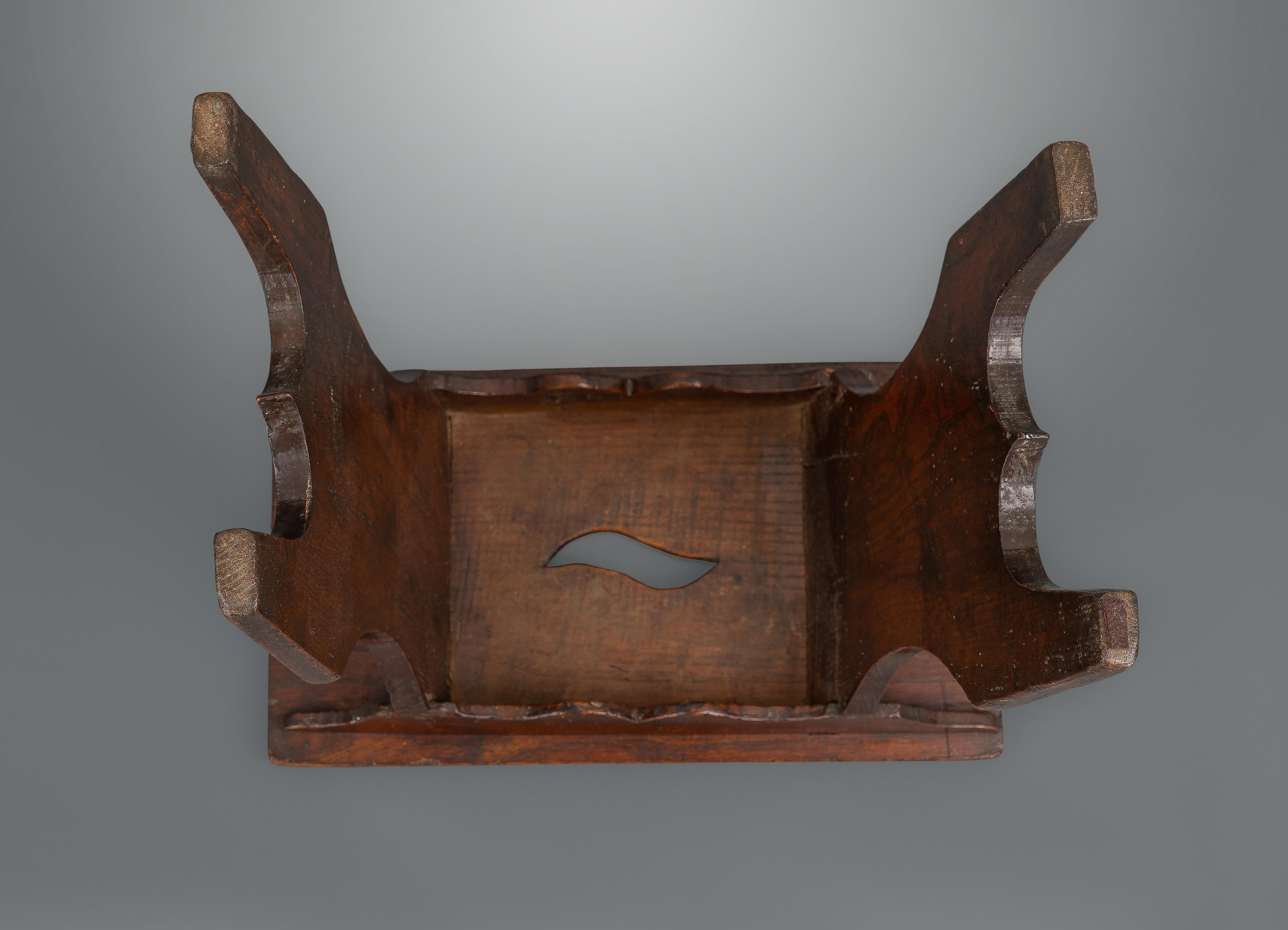 Boarded Elm 18th Century Stool of Trestle Design In Good Condition For Sale In New York, NY