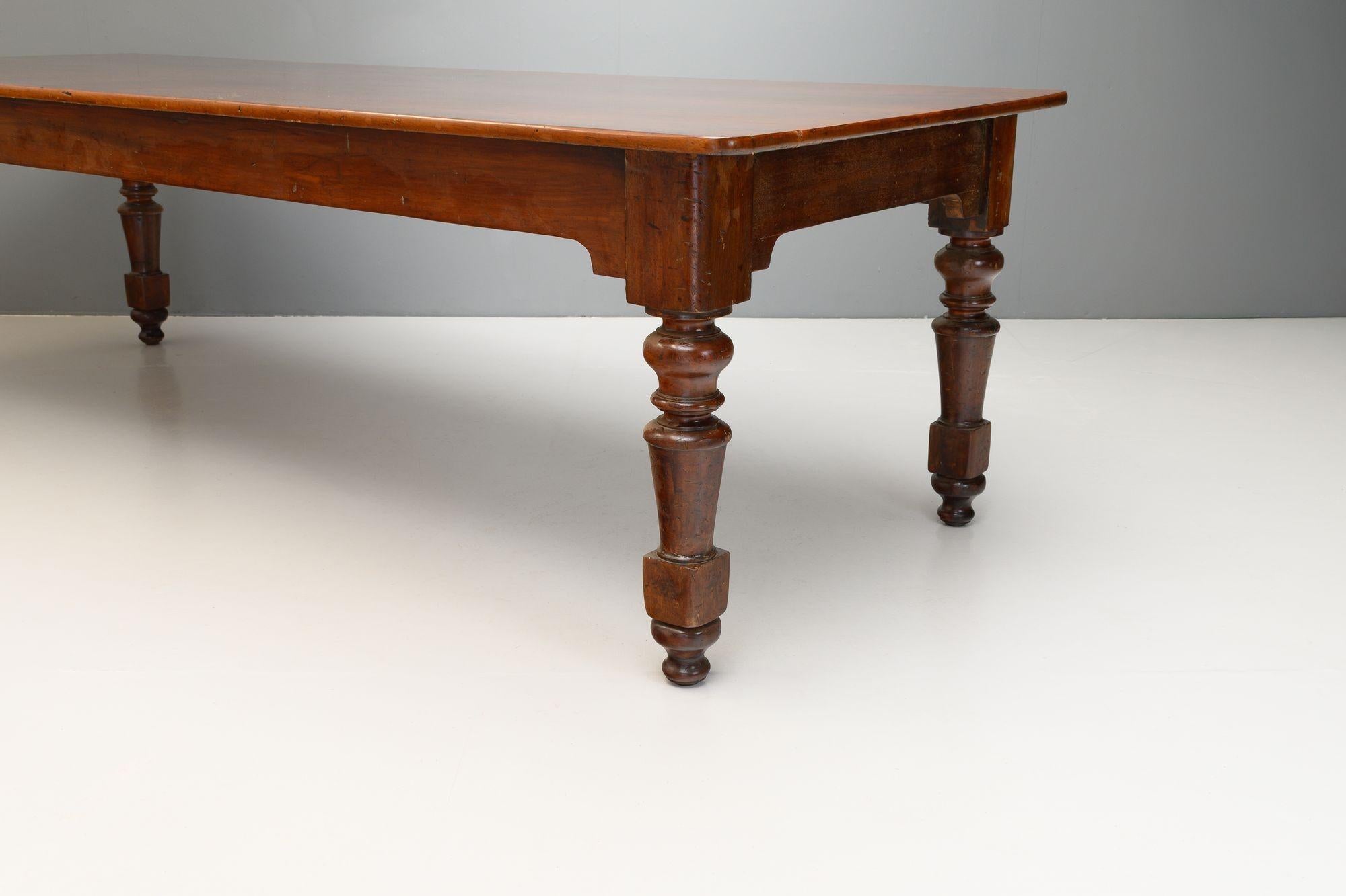Mesa de juntas en Bueno estado para la venta en London, England