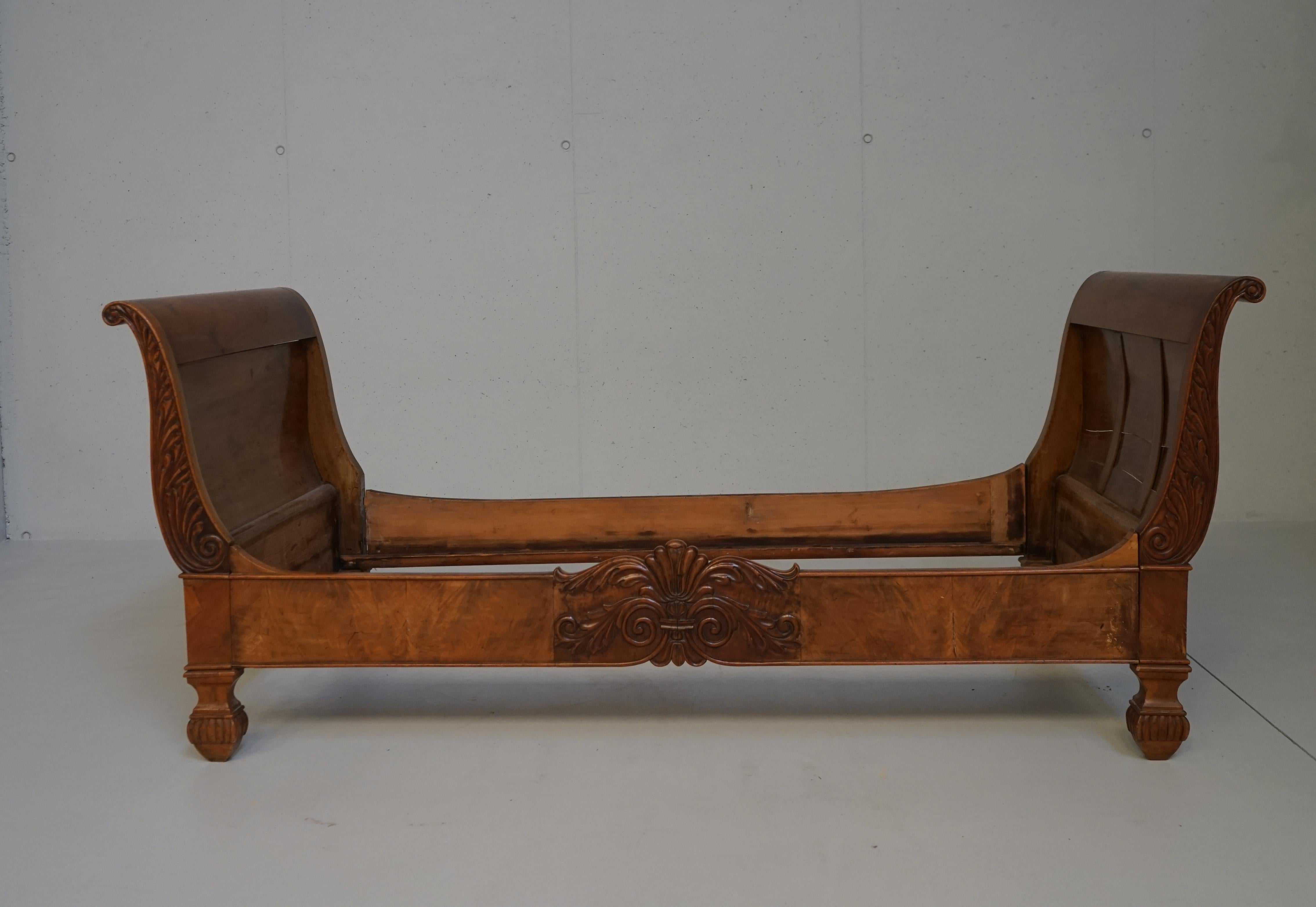 Boat bed frame in original condition form the first half of the 1800. The bed frame is in solid walnut wood with precious carved decorations on the front and around headboard and footboard.
The frame is supplied without mattress or pillows. It can