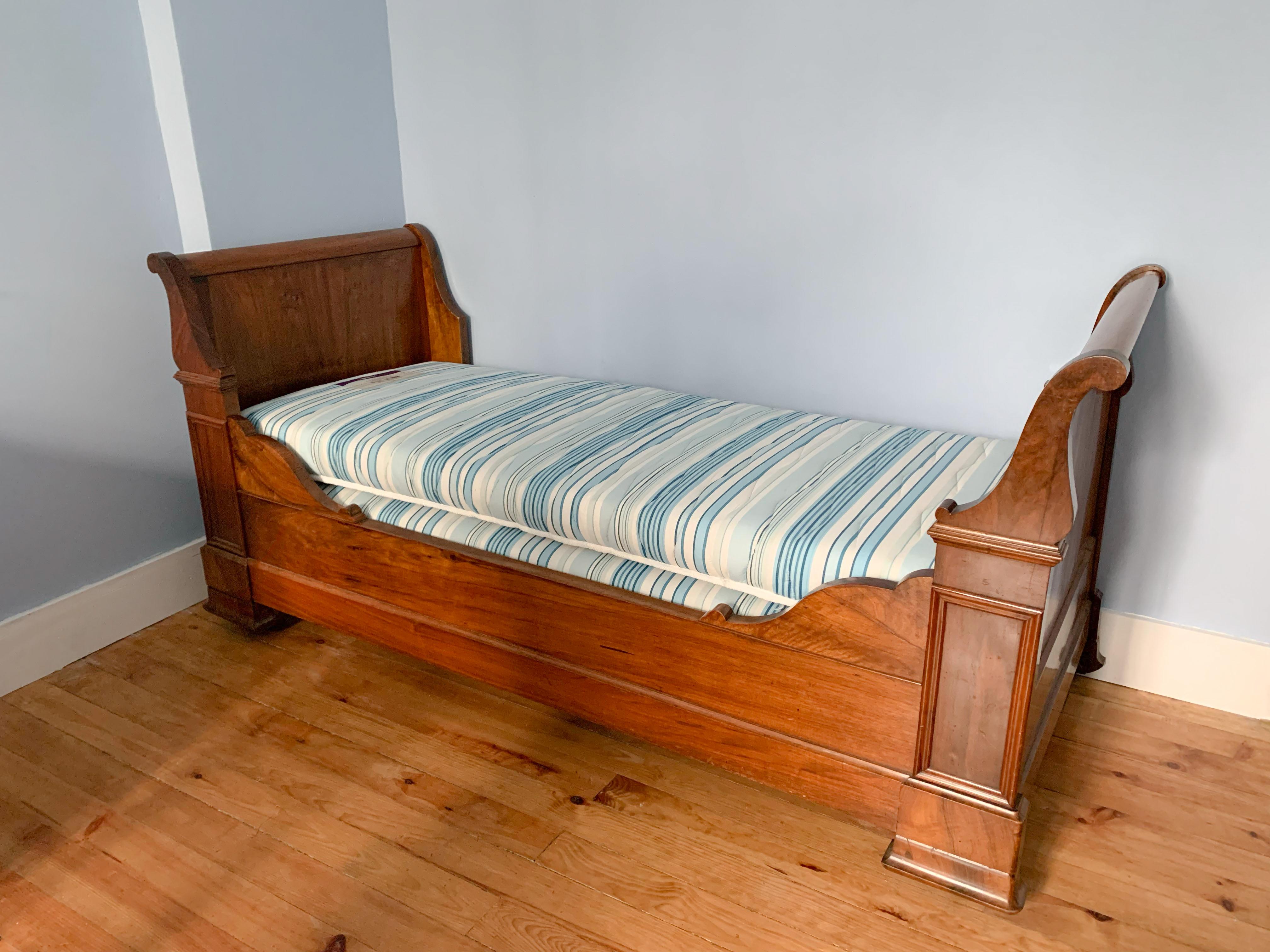 antique boat bed
