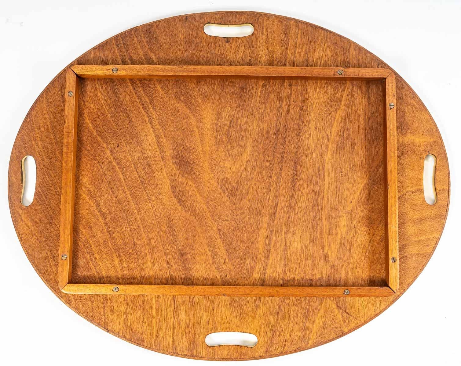 Table Basse de Bateau avec son plateau amovible en acajou et laiton, XXème siècle.
Maße: H: 54 cm, L: 92 cm, P: 74 cm
SM7001
 