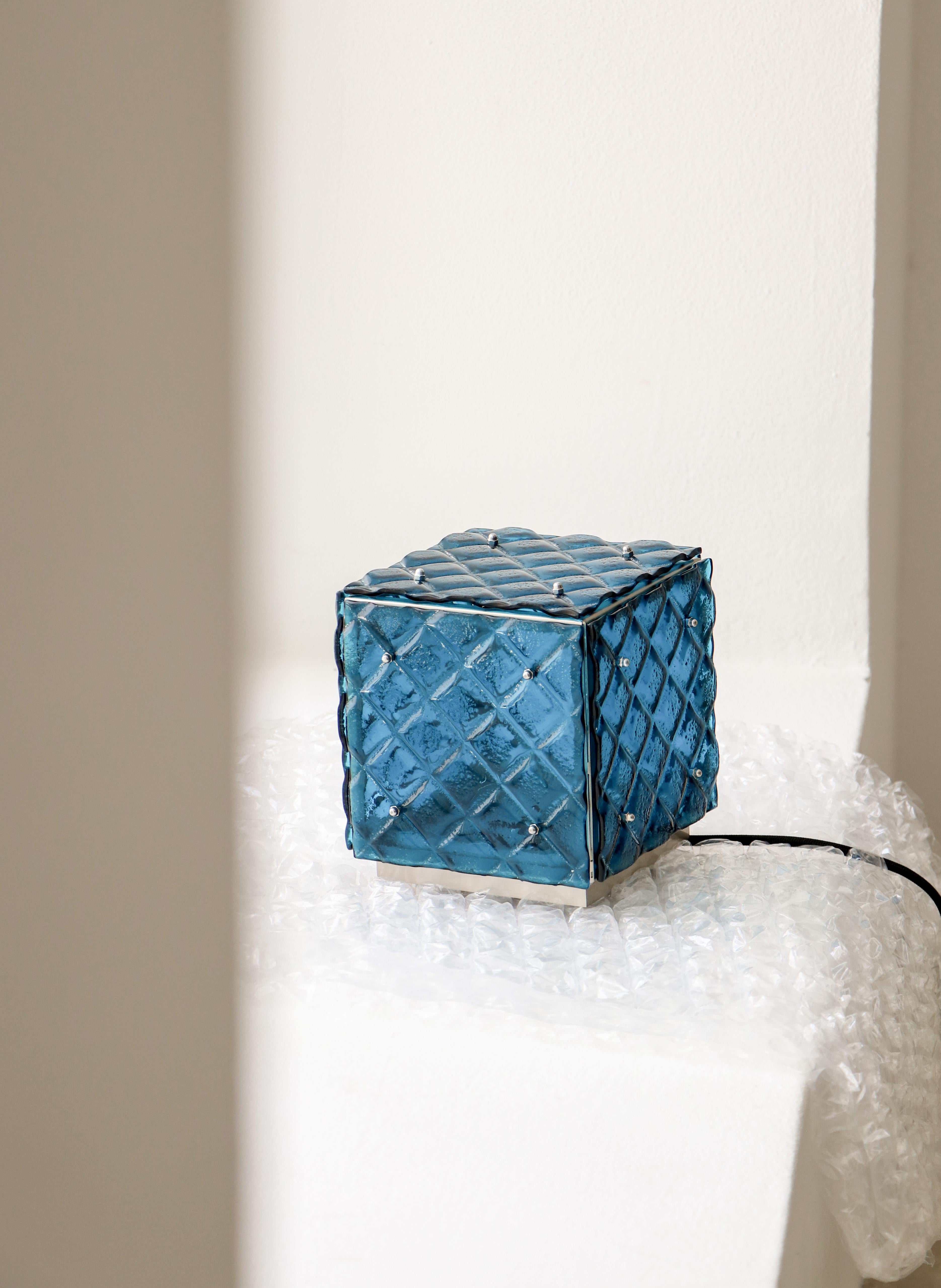Verre fusionné artisanal bleu ambient art contemporain fonctionnel en vente 2