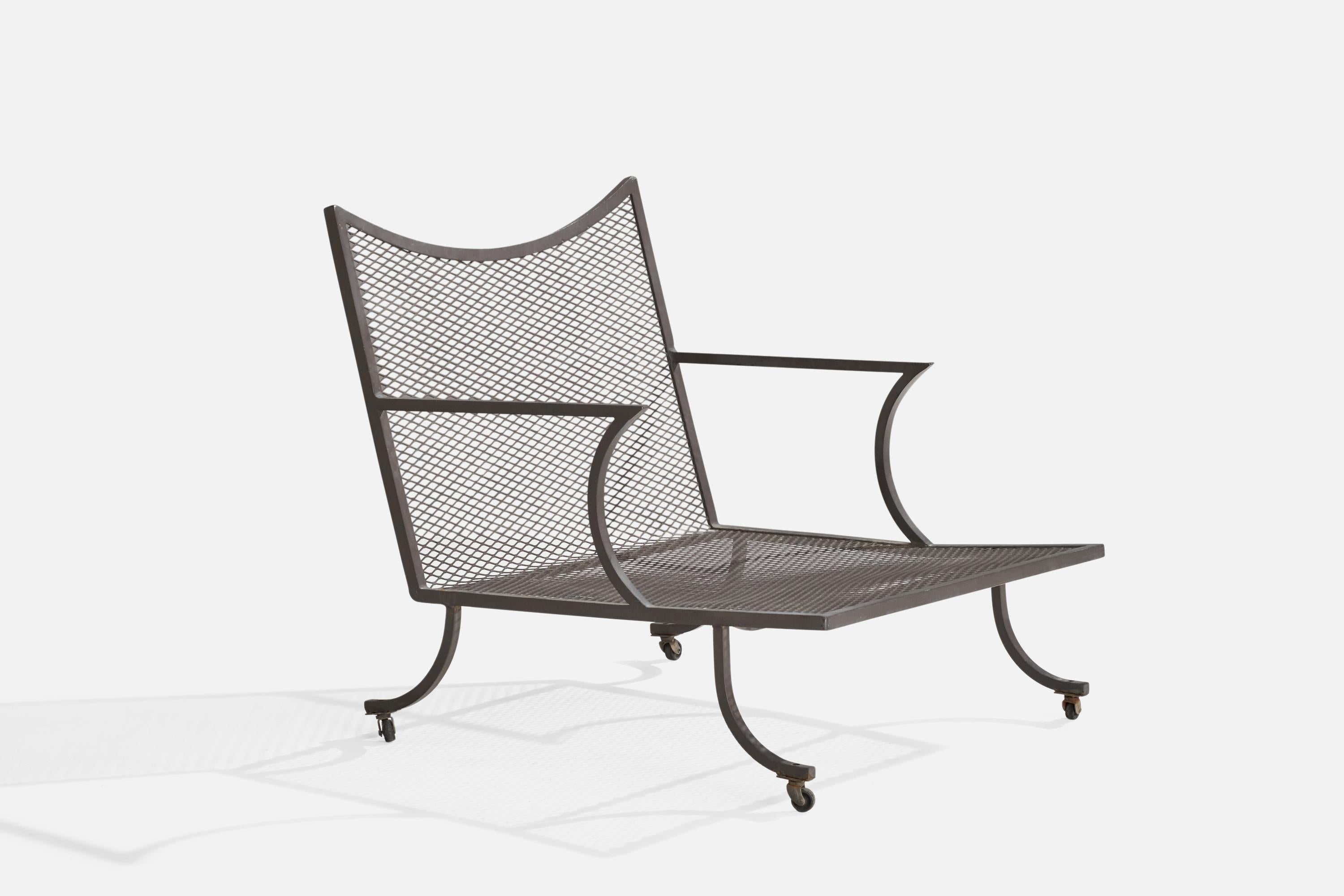 Una tumbona o silla de patio de hierro diseñada por Bob Anderson, EE.UU., c. 1960.

Altura del asiento 10,5