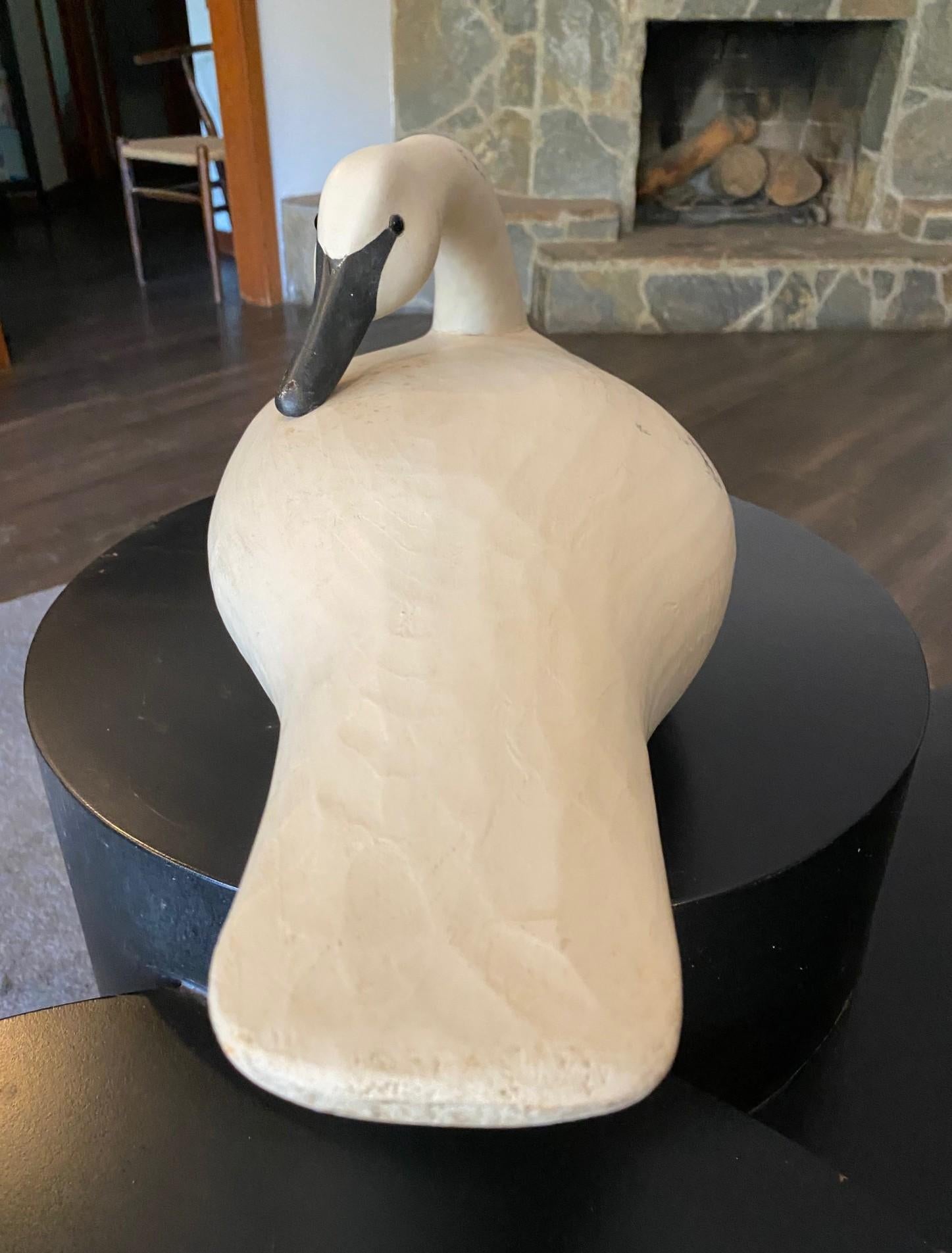 Bob Biddle Signed Vintage American Large Hand Carved Wood Swan Decoy Sculpture im Angebot 3