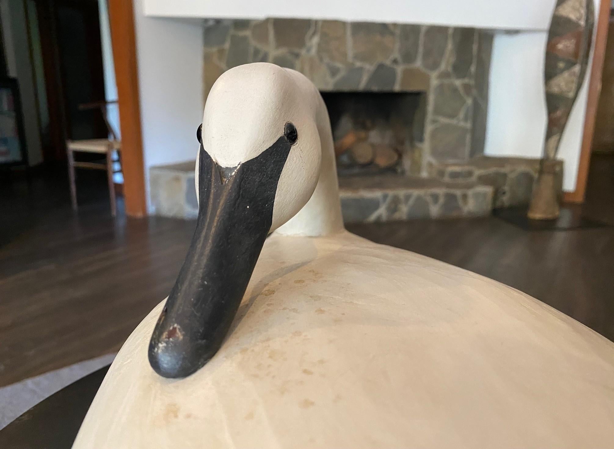 Bob Biddle Signed Vintage American Large Hand Carved Wood Swan Decoy Sculpture im Angebot 4