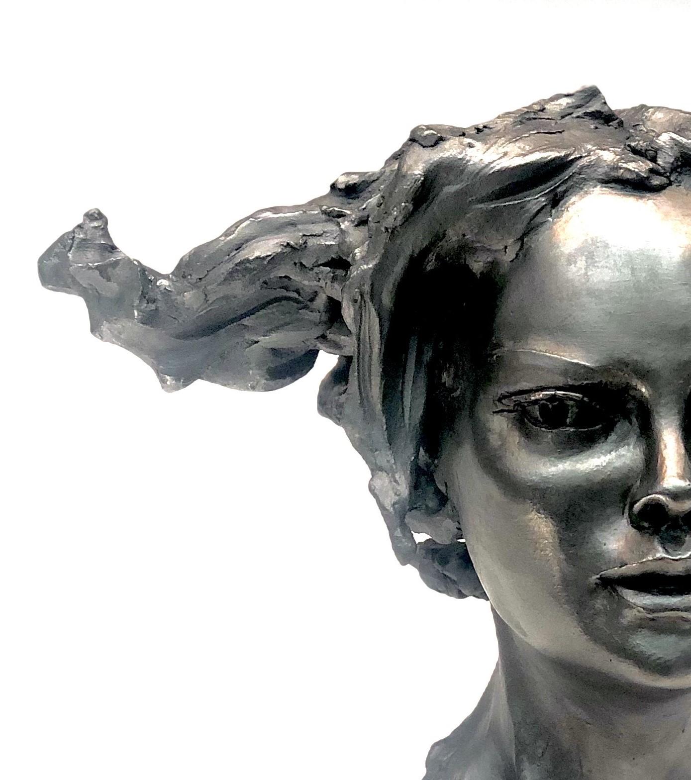 Tête de femme, cheveux horizontales - Contemporain Sculpture par Bob Clyatt