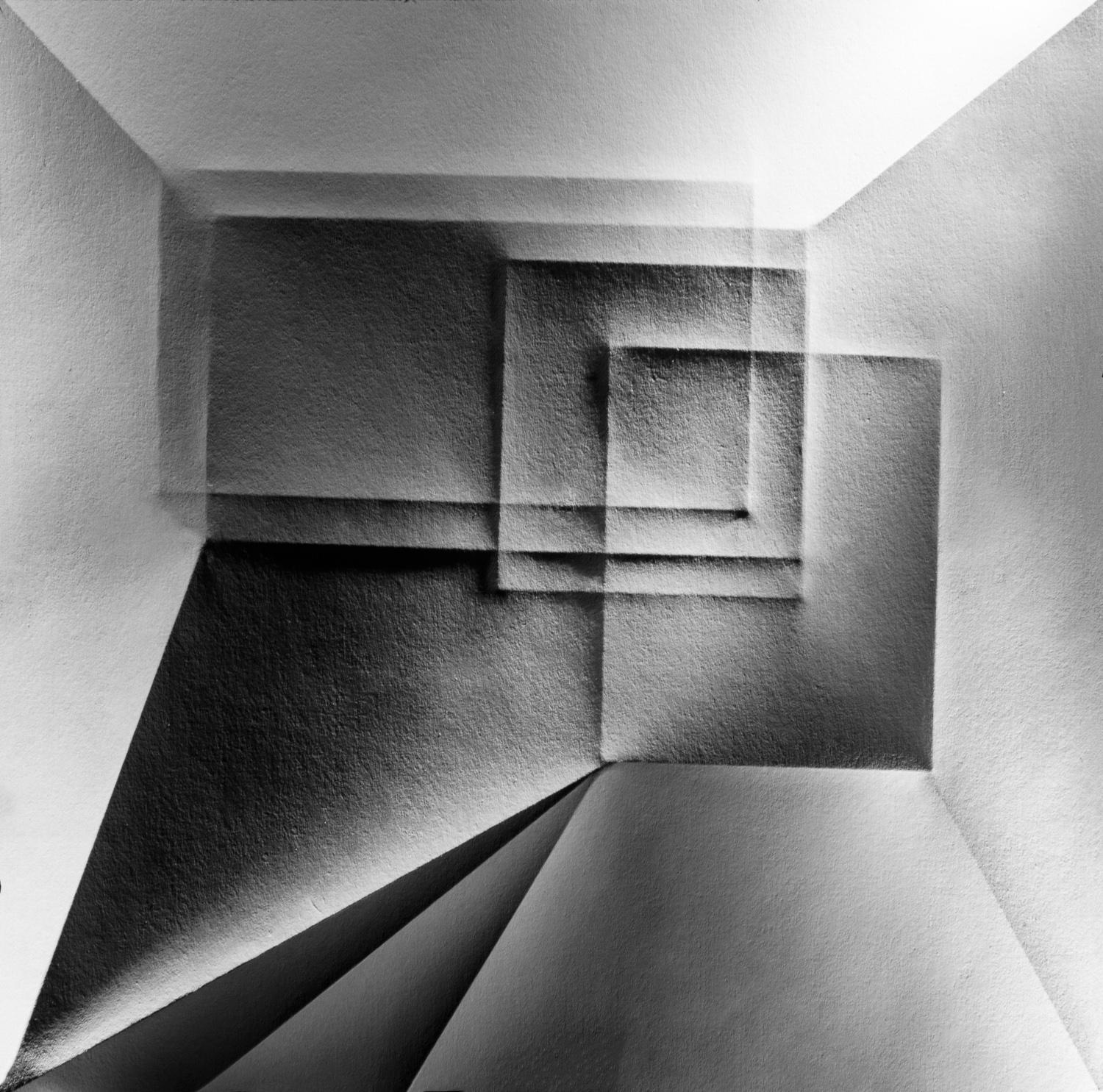 Bob Cornelis Black and White Photograph - Above the Fold 16