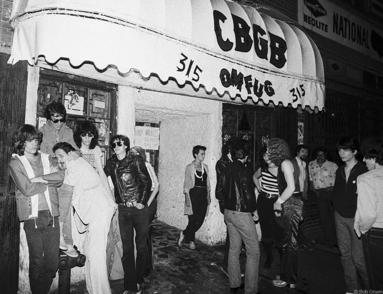Bob Gruen Portrait Photograph - David Johansen, Danny Fields, Earl McGrath, Joey Ramone & Arturo Vega, CBGB, NYC