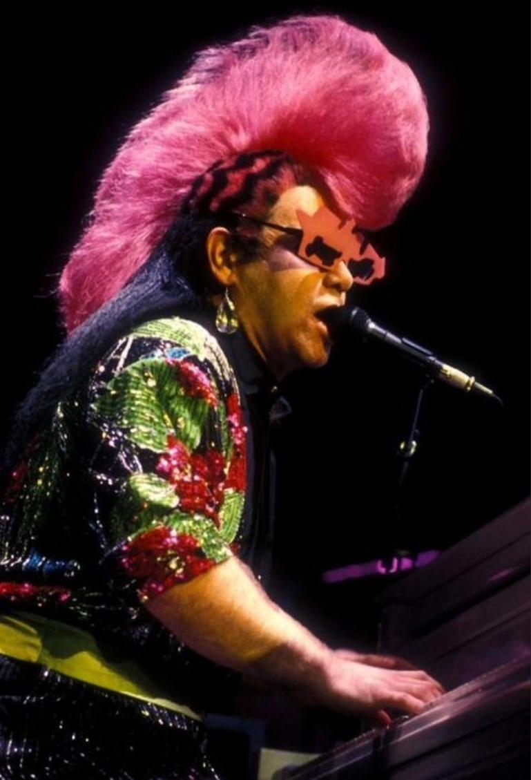 Black and White Photograph di Bob Gruen - Elton
s, MSG, NYC 1986