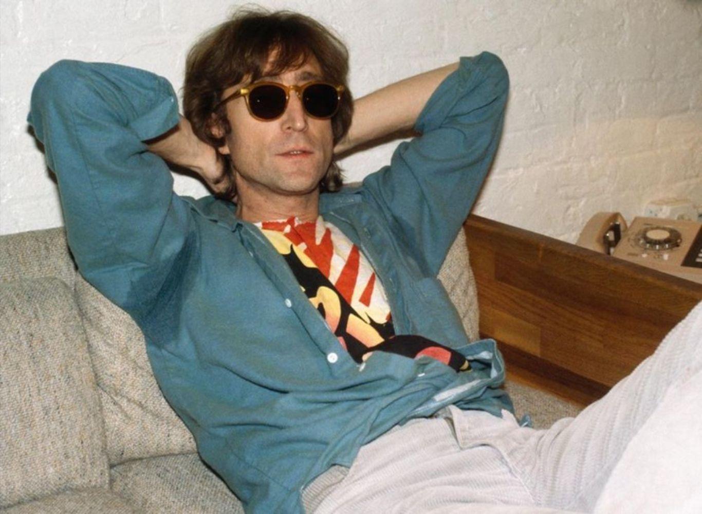 John Lennon con camiseta de Rockerciser en The Hit Factory, NYC 1980