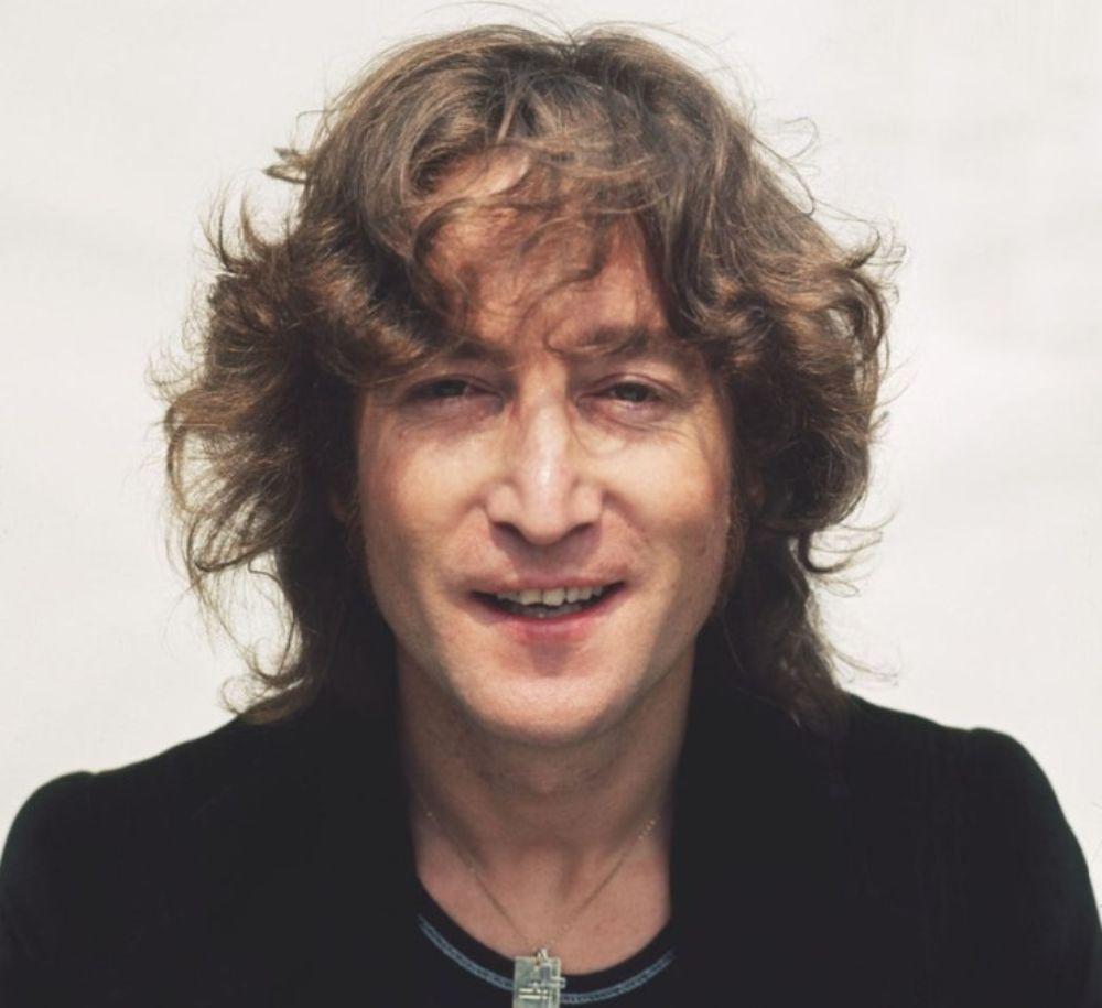 John Lennon pose pour la pochette de l
album Walls And Bridges, NYC