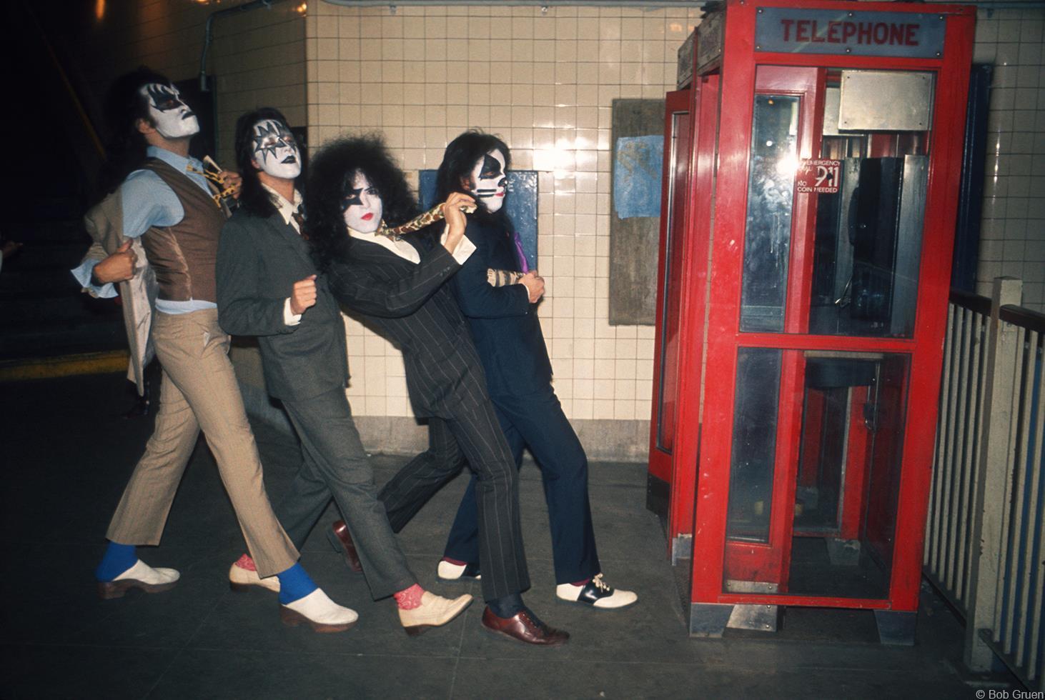 Portrait Photograph Bob Gruen - Kiss, NYC, 1974