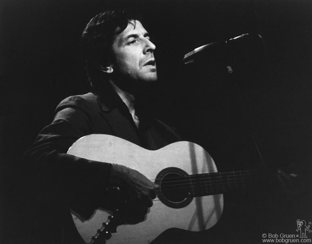 Black and White Photograph Bob Gruen - Leonard Cohen, New York, 1974