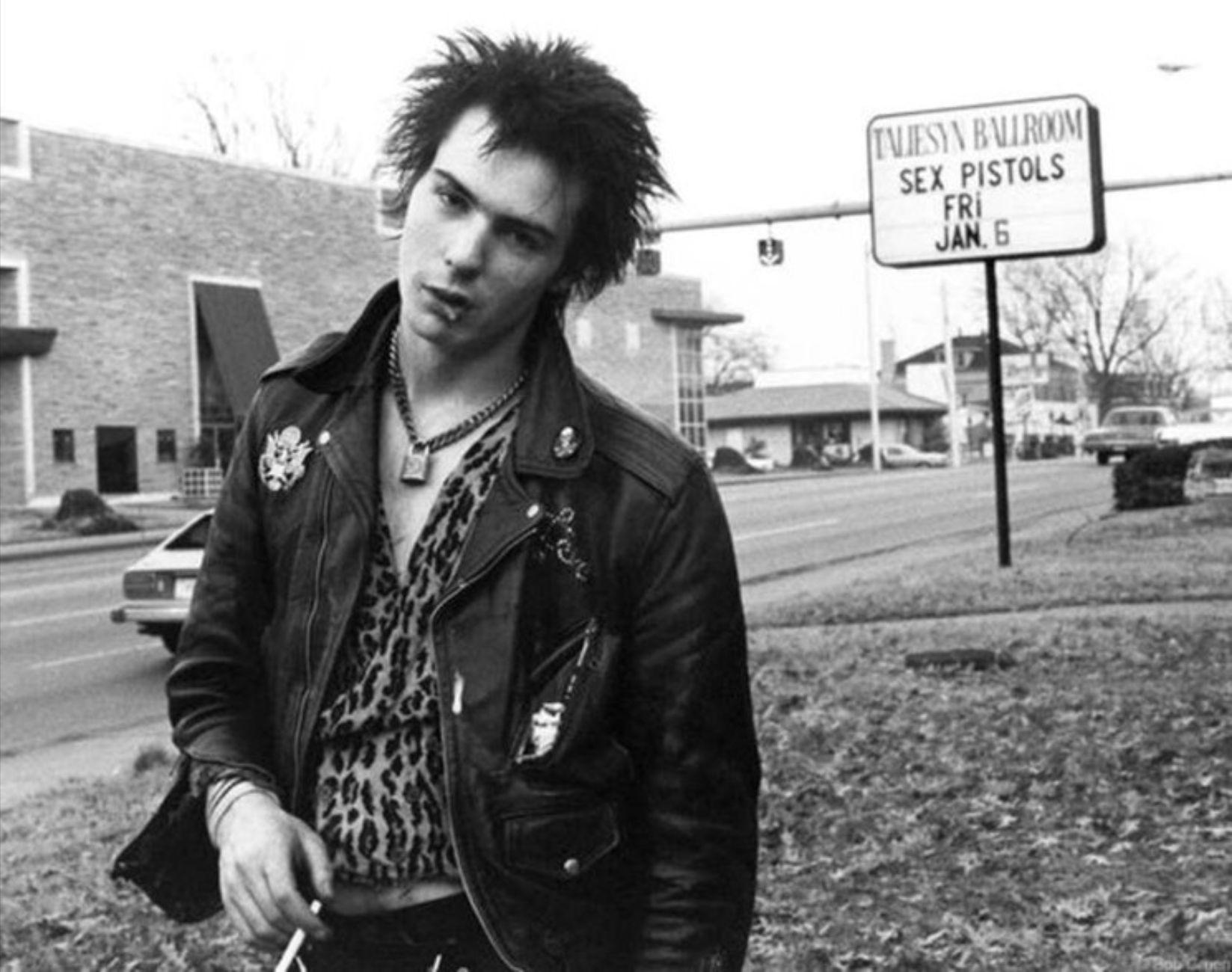 Bob Gruen Black and White Photograph - Sid Vicious, Memphis, 1978
