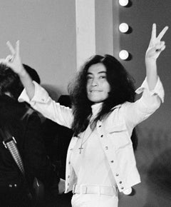 Yoko Ono holding up peace signs, NYC 1972