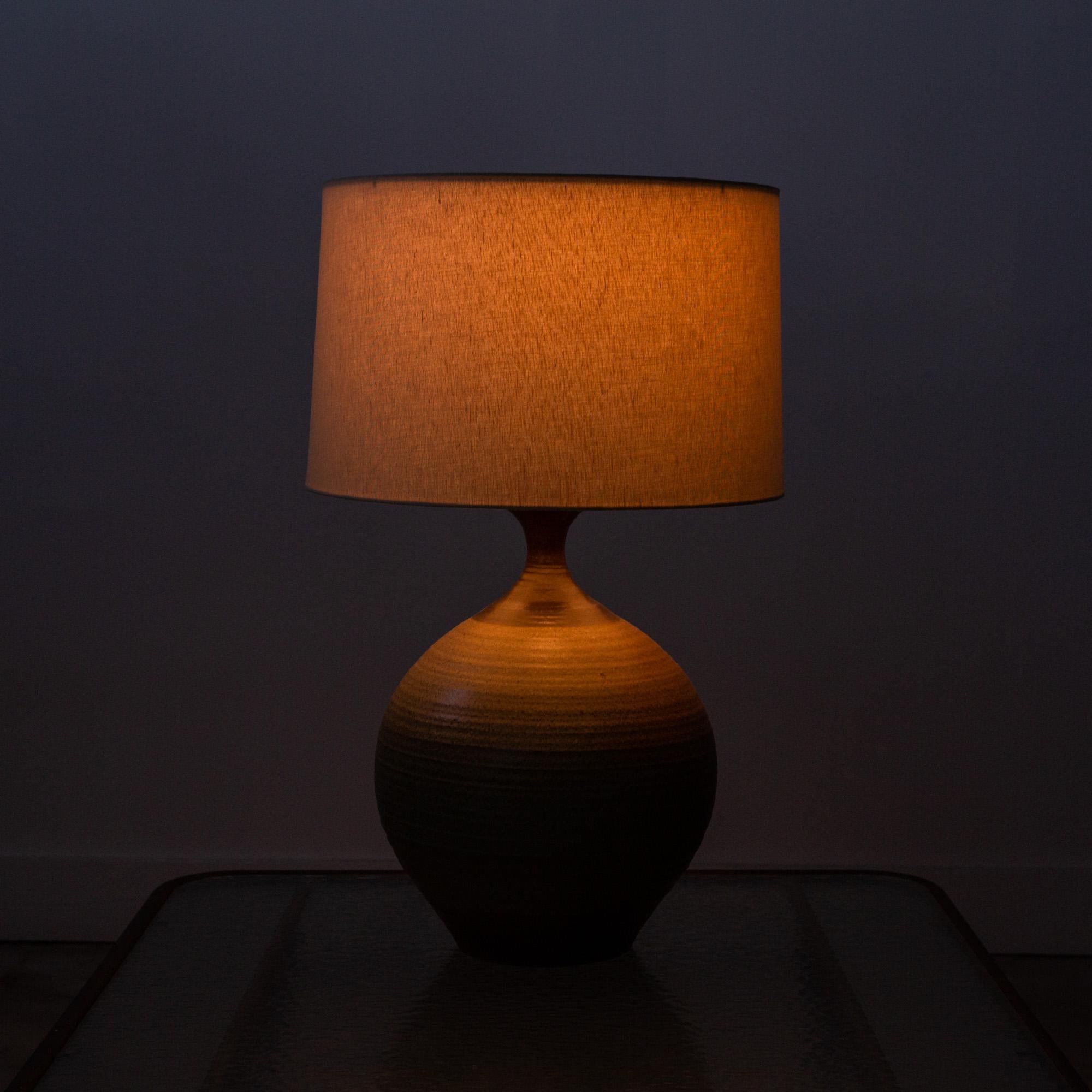 Bob Kinzie for Affiliated Craftsmen Large Stoneware Table Lamp In Excellent Condition In Los Angeles, CA