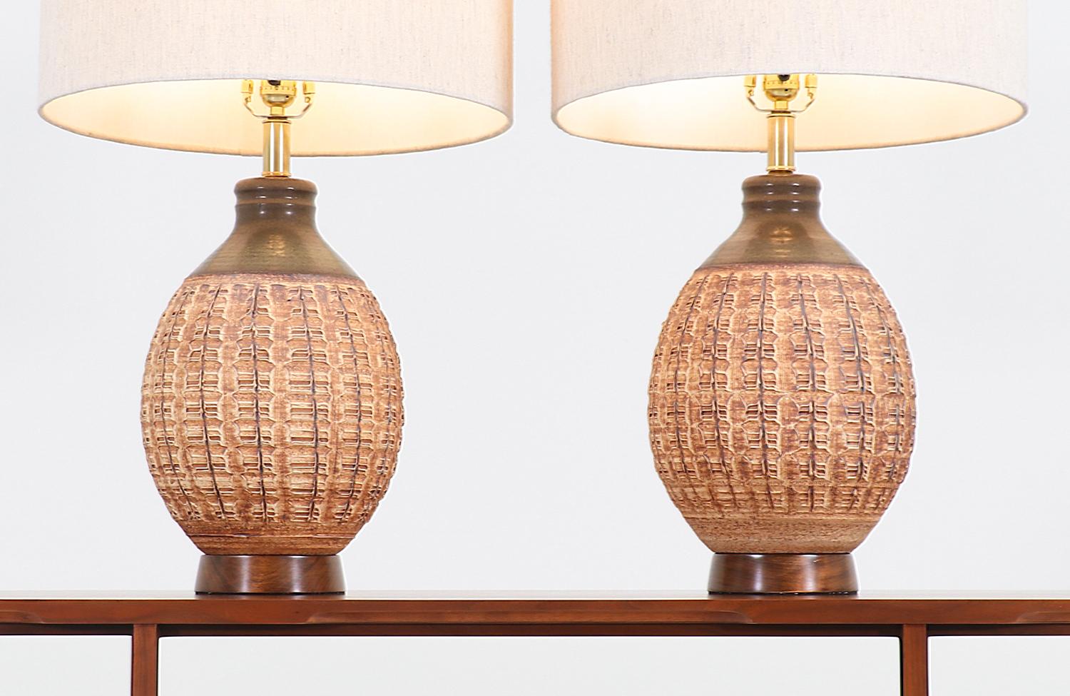 Bob Kinzie “N-Series” Ceramic Table Lamps for Affiliated Craftsmen In Excellent Condition In Los Angeles, CA